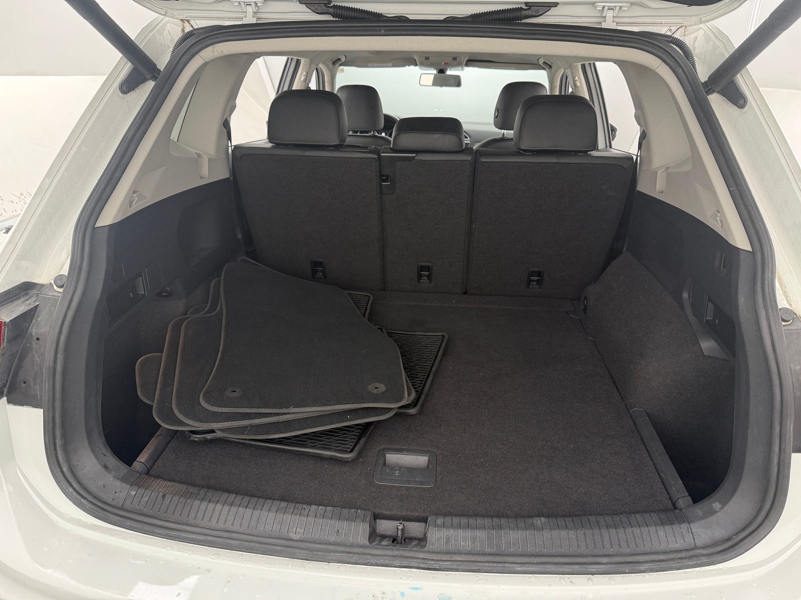 Thumbnail: 2018 Volkswagen Tiguan - 6