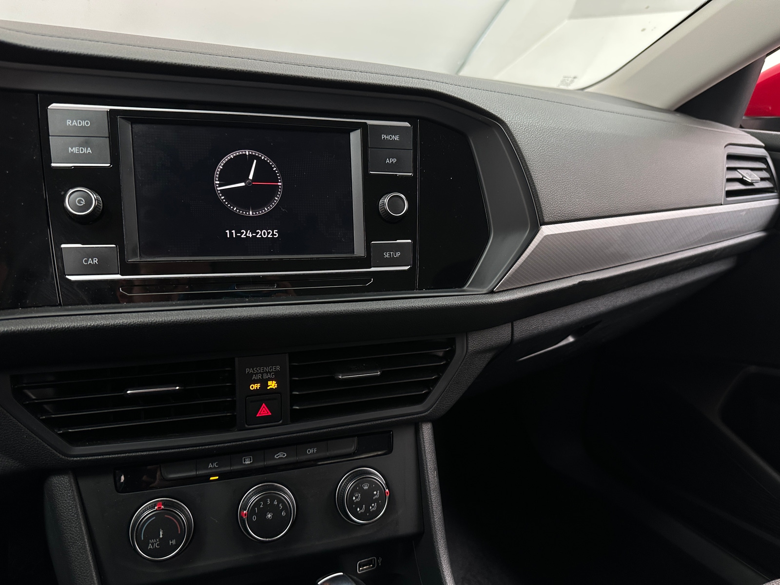 Thumbnail: 2019 Volkswagen Jetta - 4