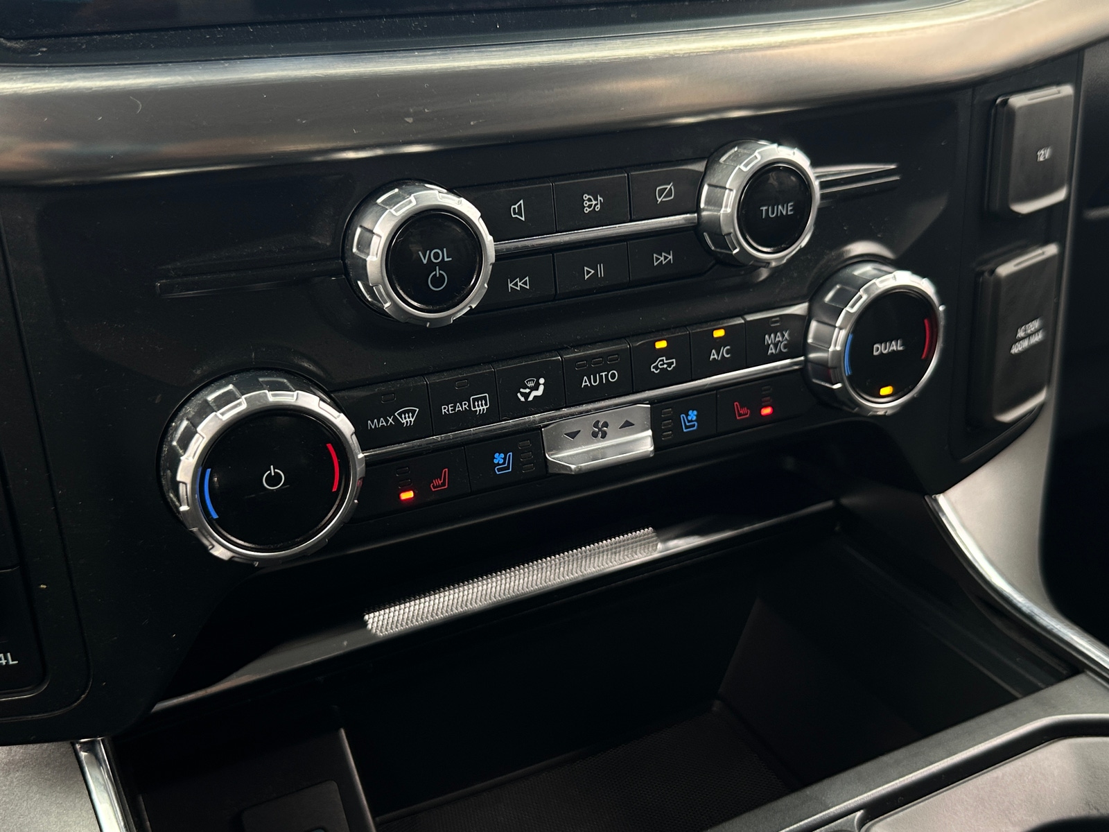 Thumbnail: 2022 Ford Econoline - 3