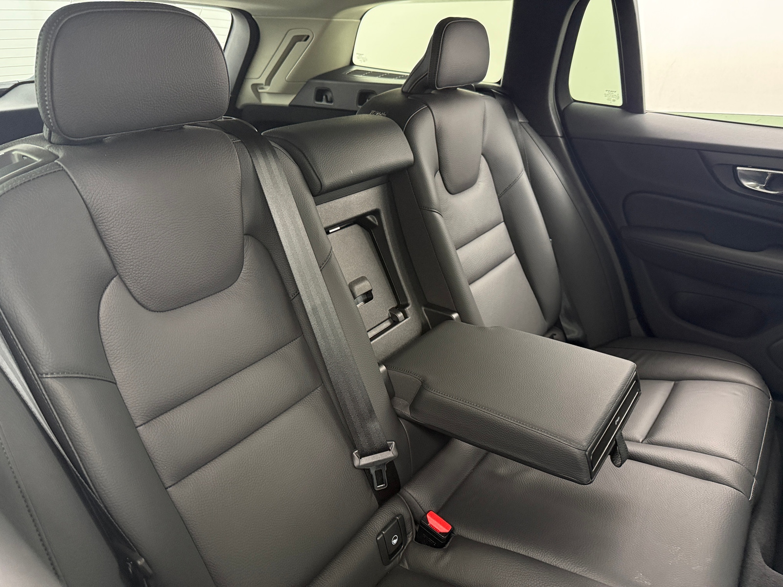 Thumbnail: 2025 Volvo V60 - 5