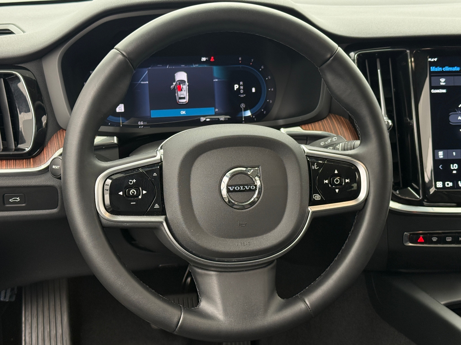 Thumbnail: 2025 Volvo V60 - 4