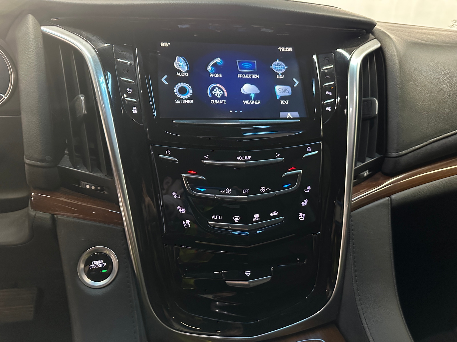 Thumbnail: 2018 Cadillac Escalade - 3