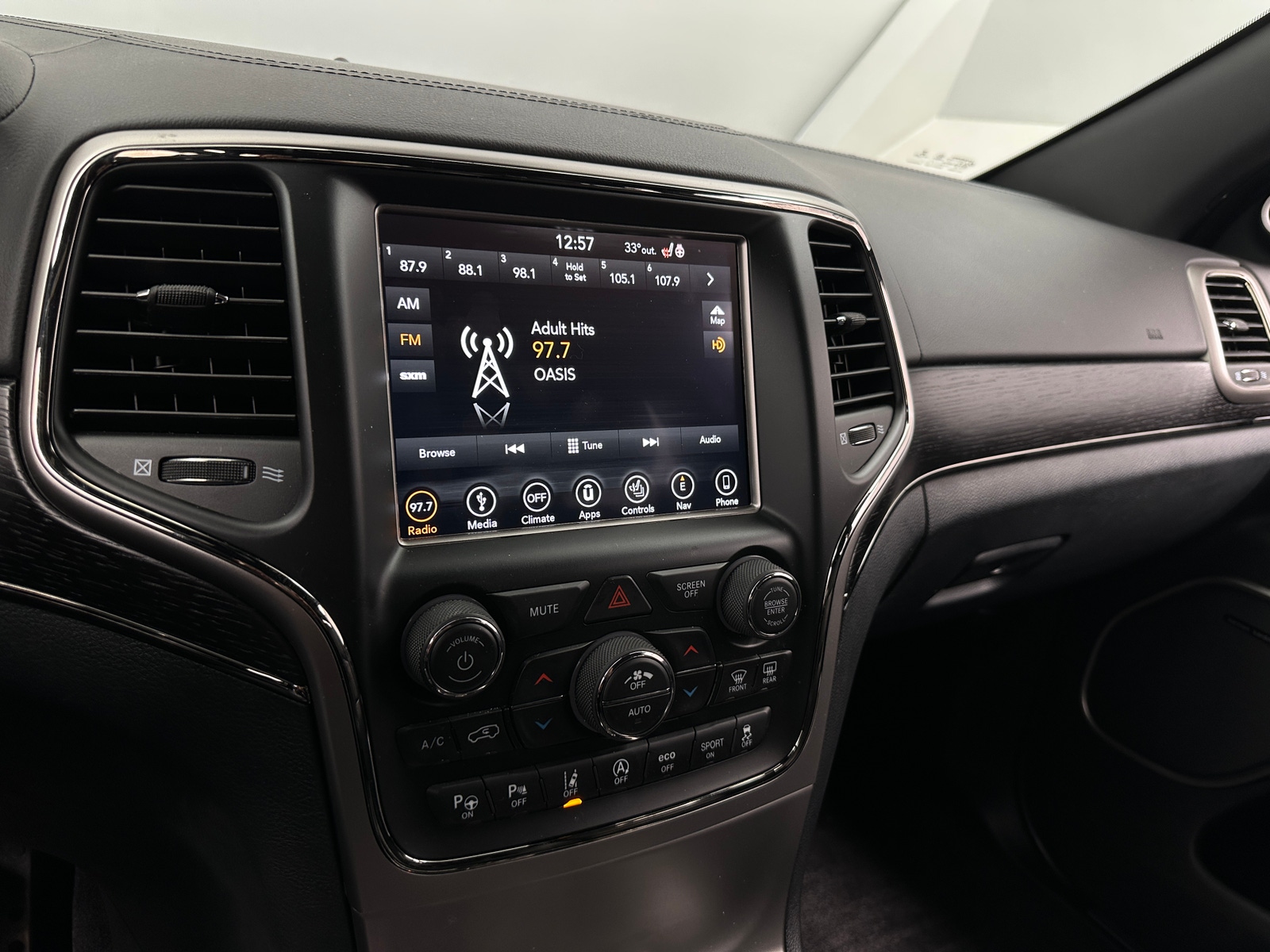 Thumbnail: 2018 Jeep Grand Cherokee - 3