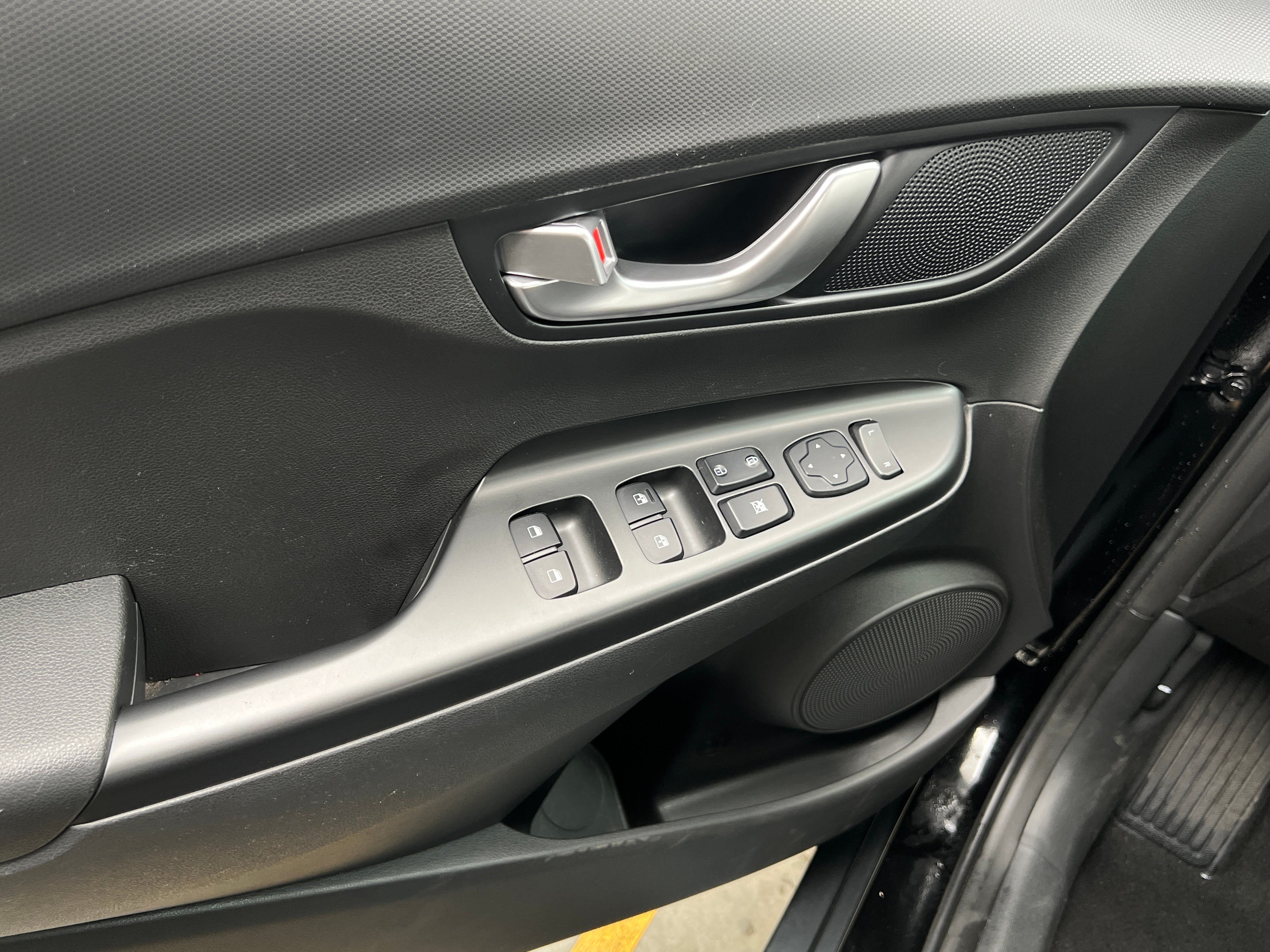 Used 2023 Hyundai Kona EV SE with VIN KM8K23AG4PU166696 for sale in Oak Creek, WI