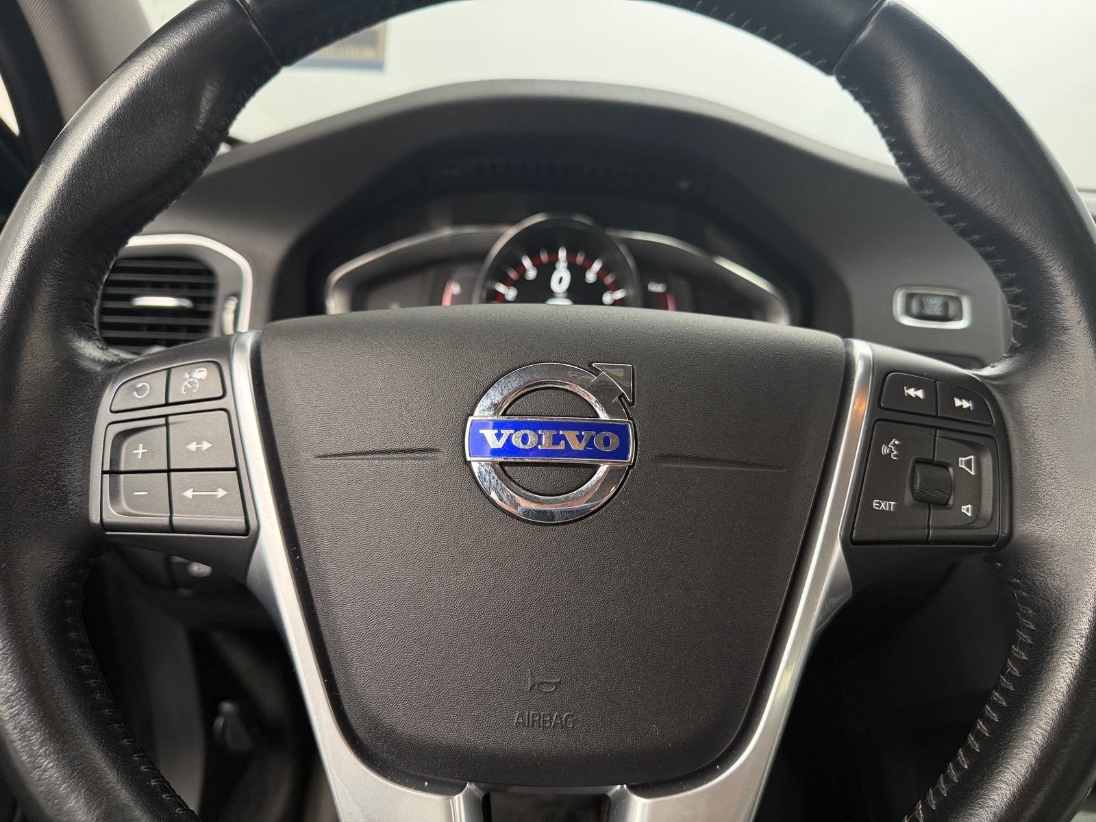 Thumbnail: 2017 Volvo S60 - 4