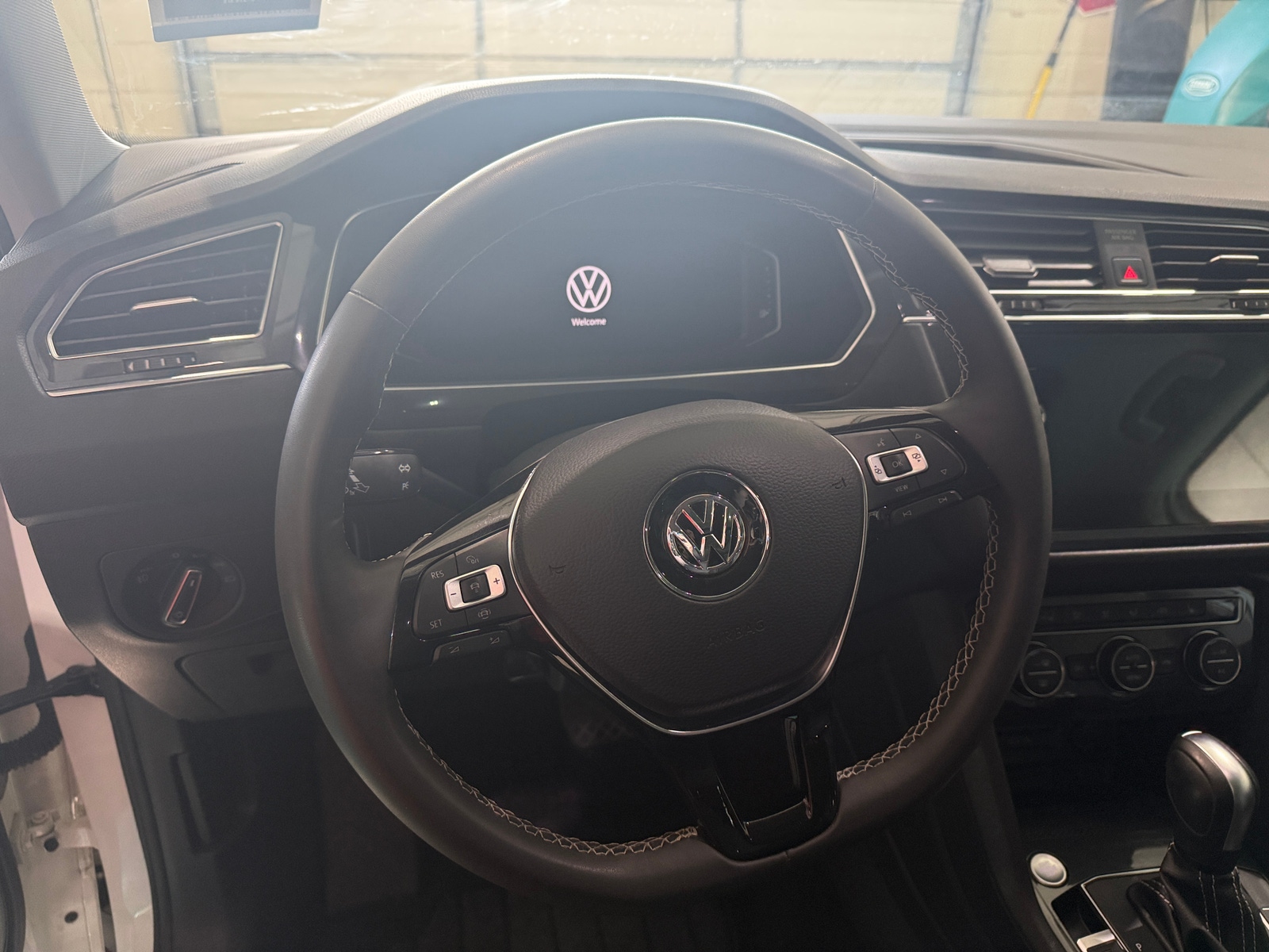 Thumbnail: 2021 Volkswagen Tiguan - 4