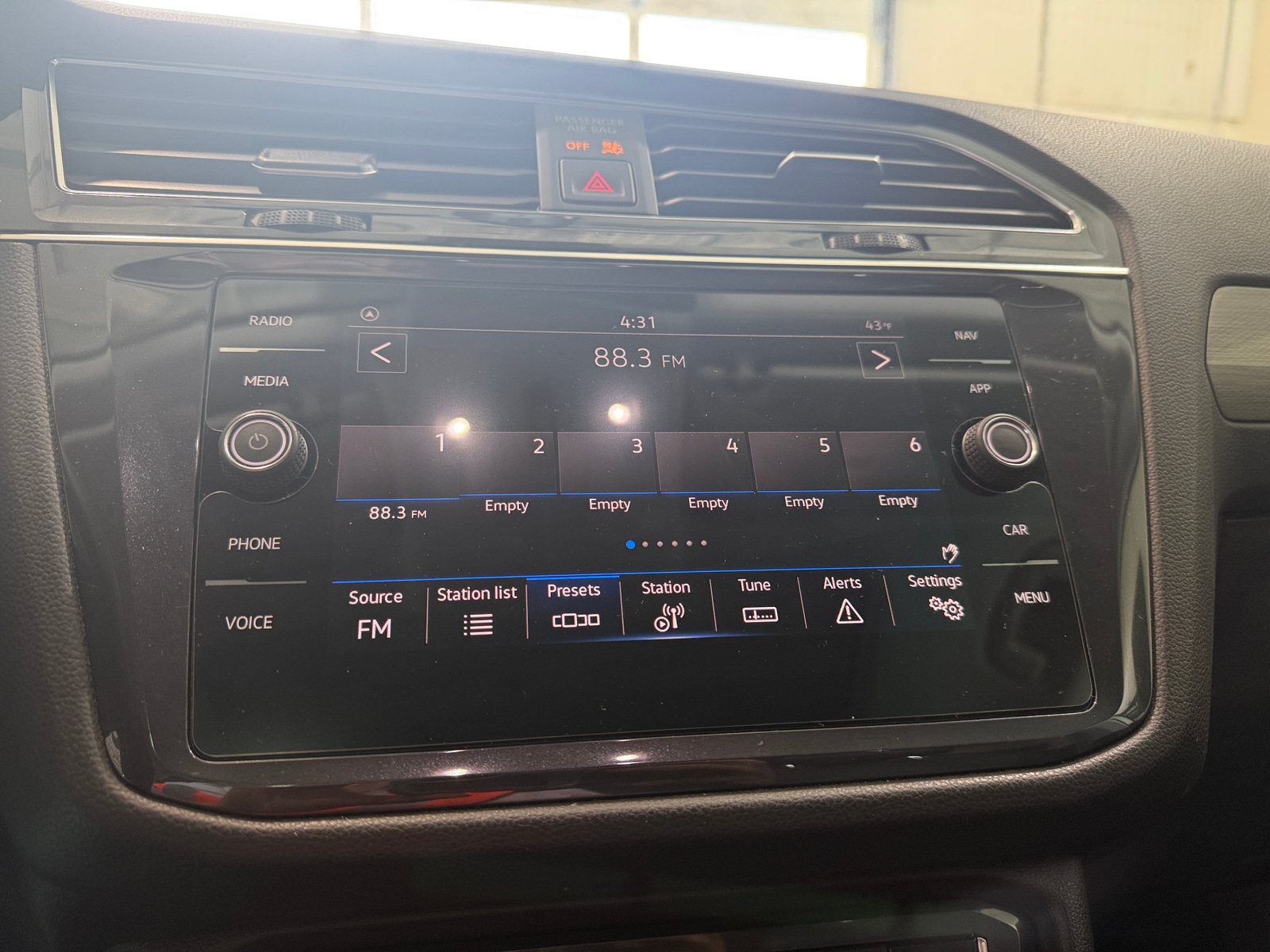 Thumbnail: 2021 Volkswagen Tiguan - 3