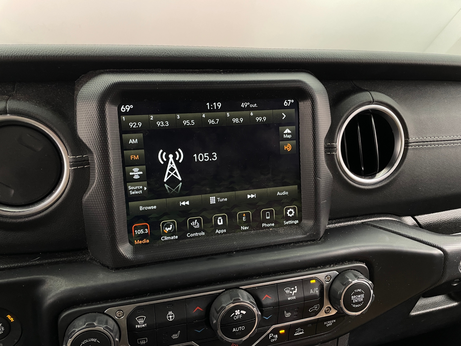 Thumbnail: 2022 Jeep Wrangler - 3