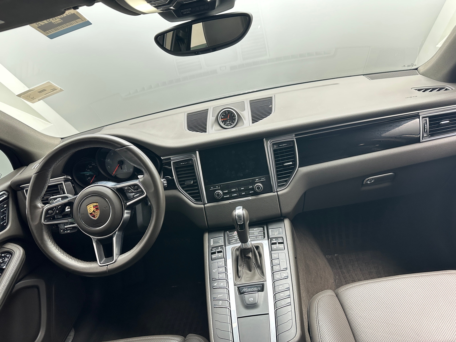 Thumbnail: 2017 Porsche Macan - 2