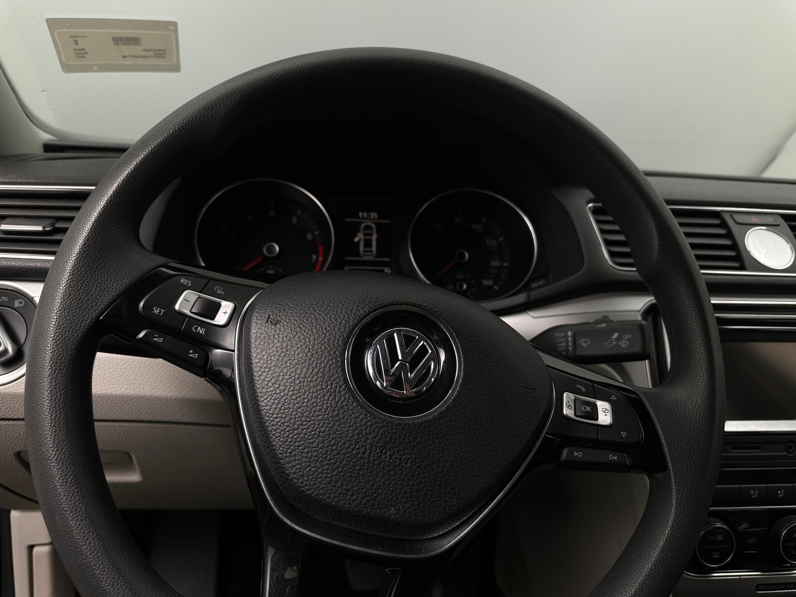 Thumbnail: 2017 Volkswagen Passat - 5