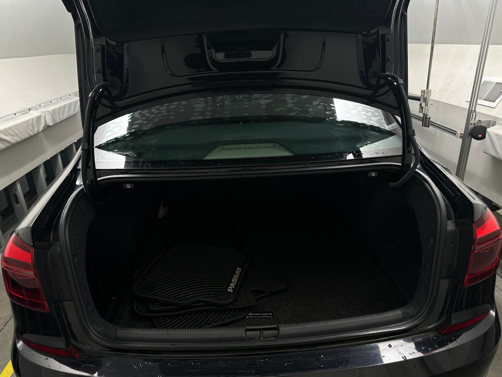 Thumbnail: 2017 Volkswagen Passat - 7