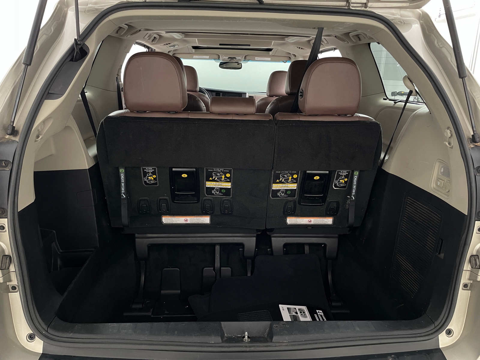 Thumbnail: 2015 Toyota Sienna - 6