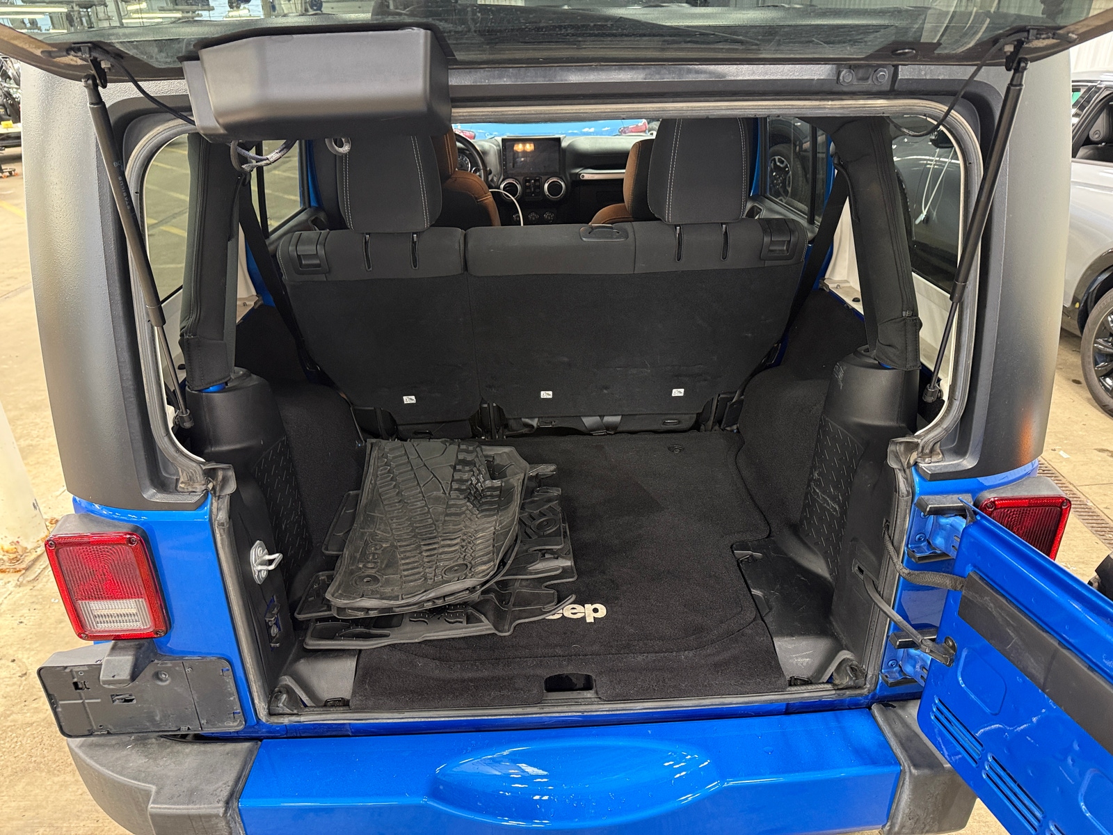 Thumbnail: 2016 Jeep Wrangler - 7