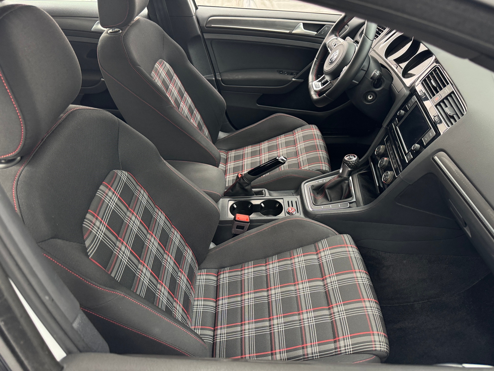 Thumbnail: 2020 Volkswagen Golf - 2