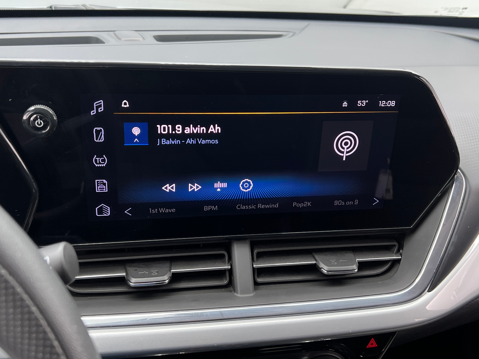 Thumbnail: 2025 Chevrolet Trax - 4