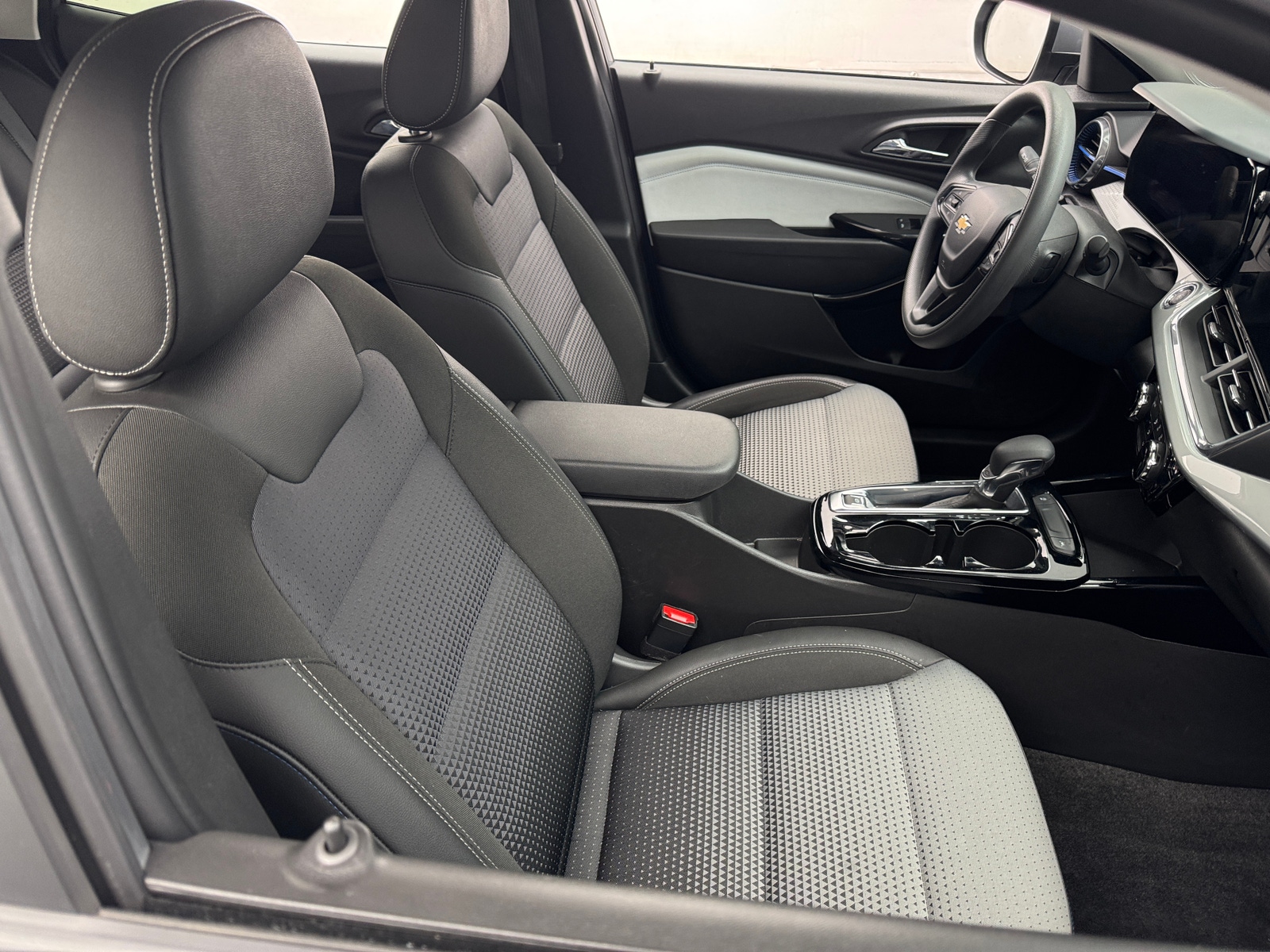 Thumbnail: 2025 Chevrolet Trax - 2