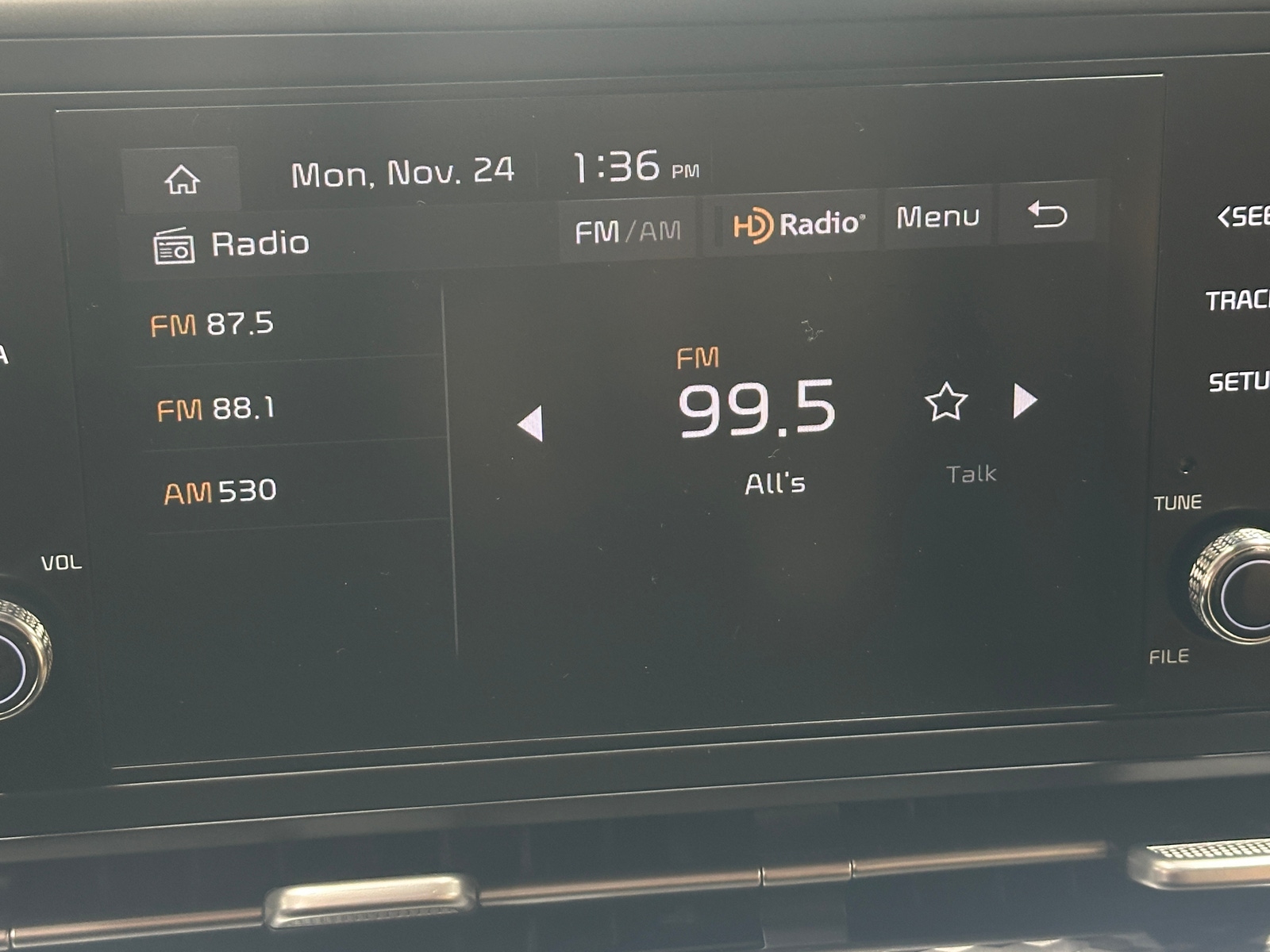 Thumbnail: 2023 Kia Carnival - 3