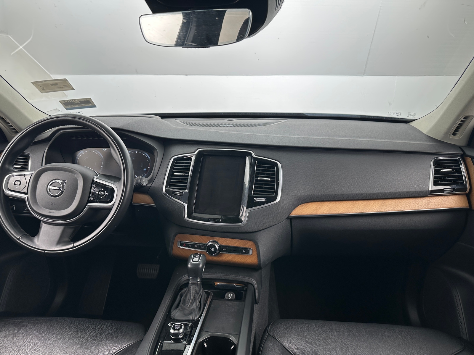 Thumbnail: 2022 Volvo XC90 - 2