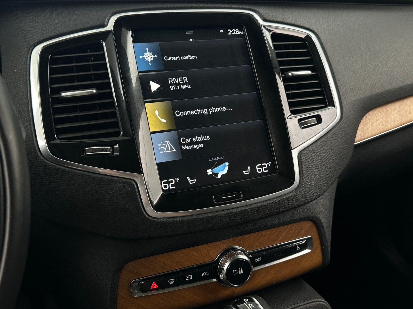 Thumbnail: 2022 Volvo XC90 - 3