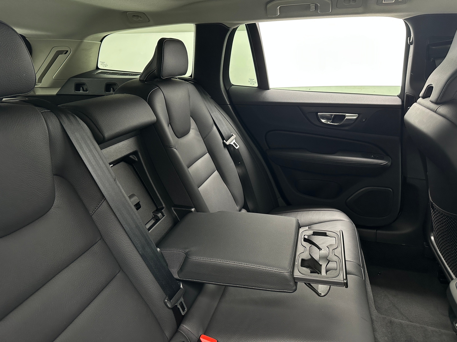 Thumbnail: 2025 Volvo V60 - 5