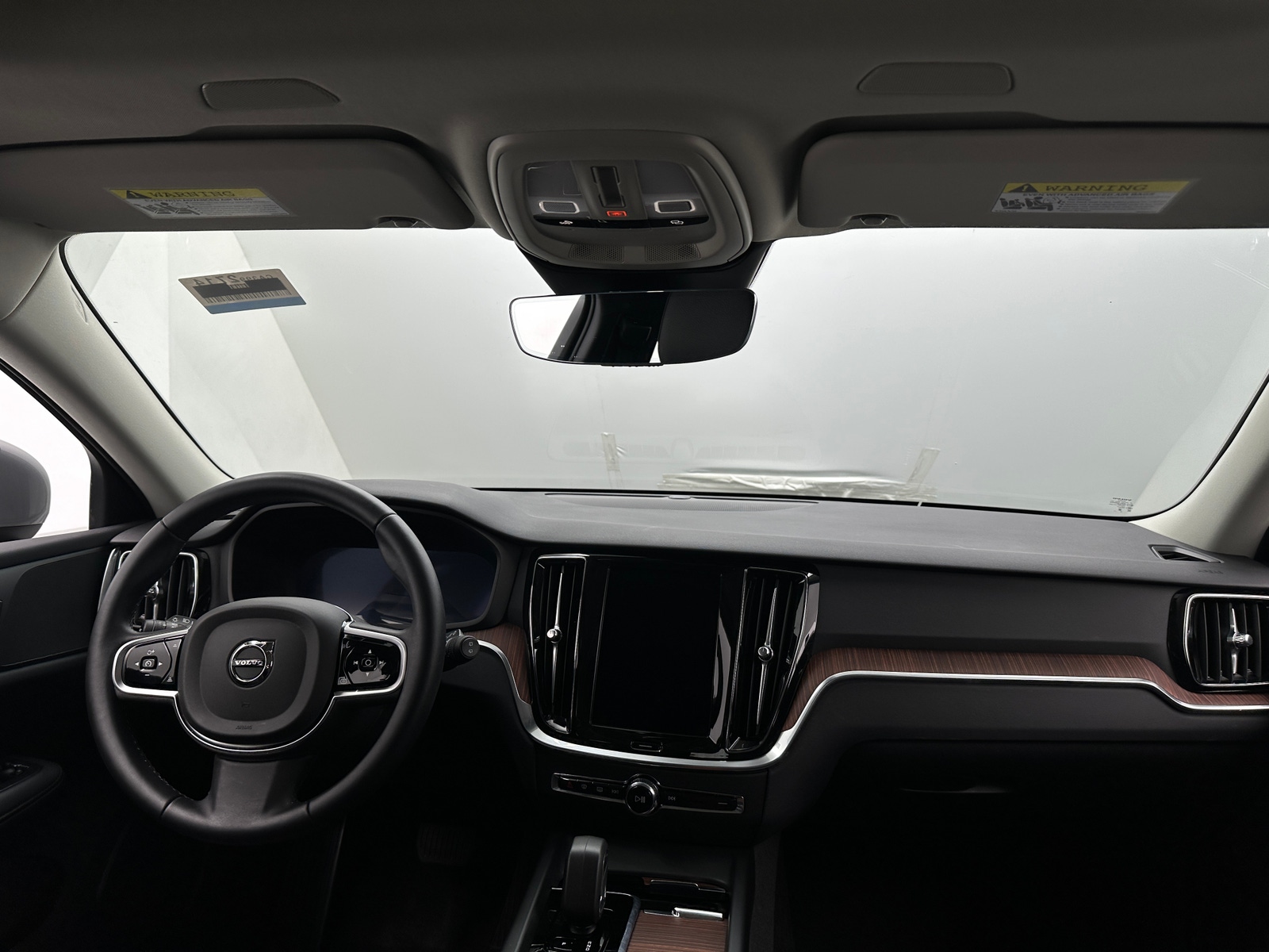 Thumbnail: 2025 Volvo V60 - 2