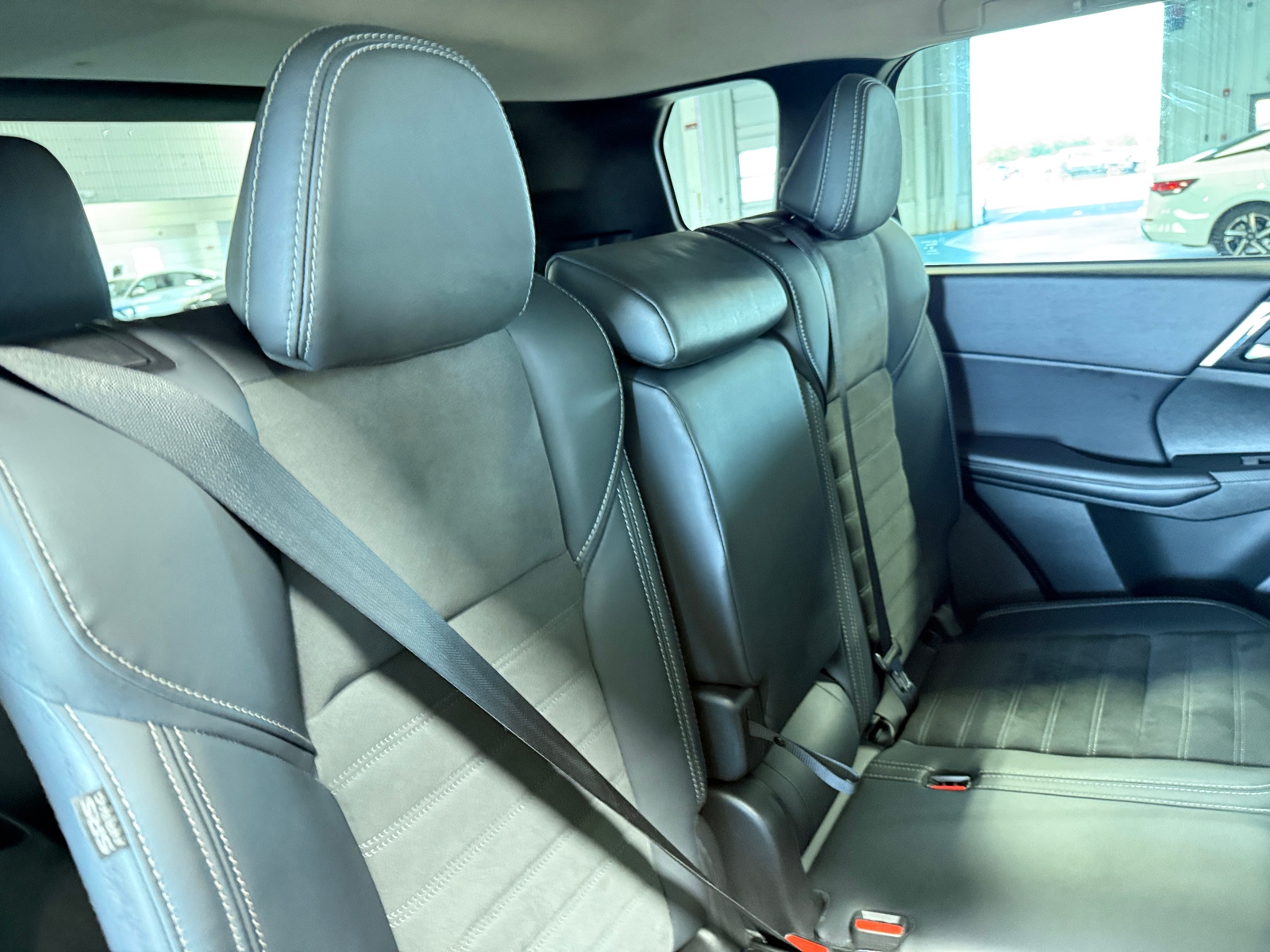 Thumbnail: 2024 Mitsubishi Outlander - 6