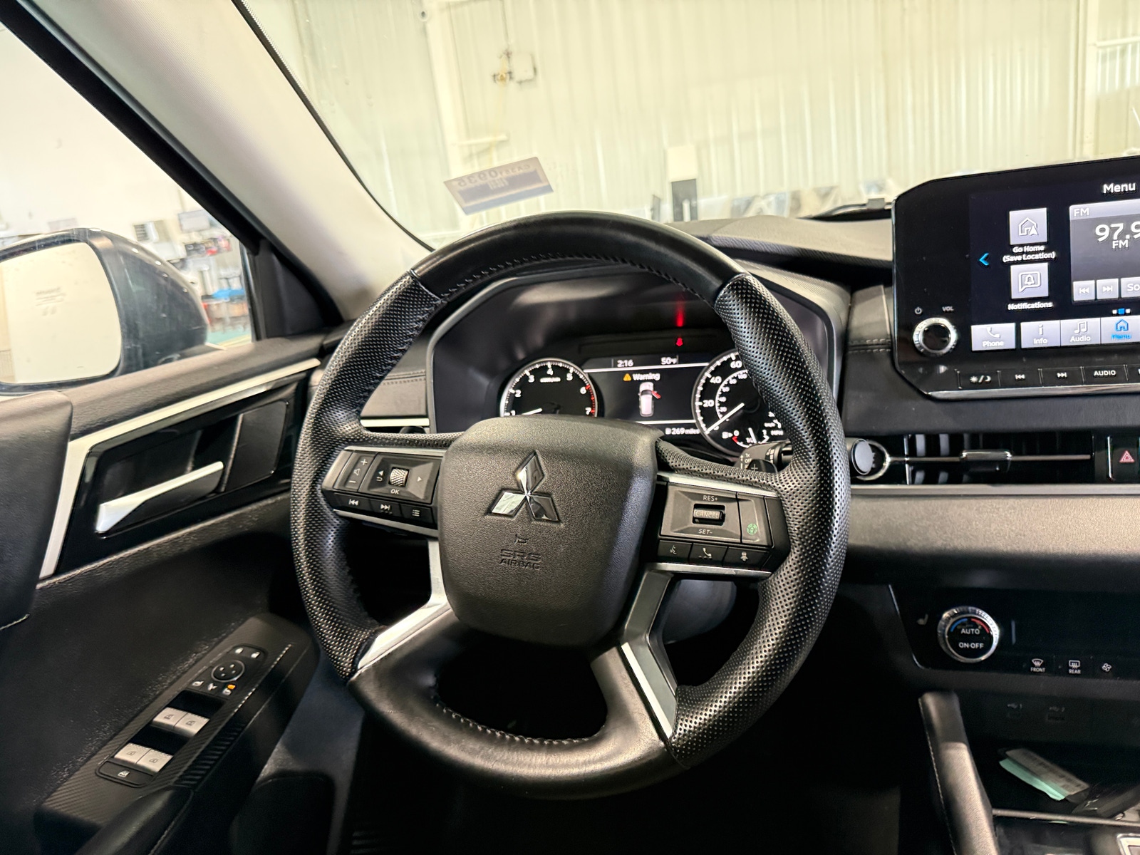 Thumbnail: 2024 Mitsubishi Outlander - 5