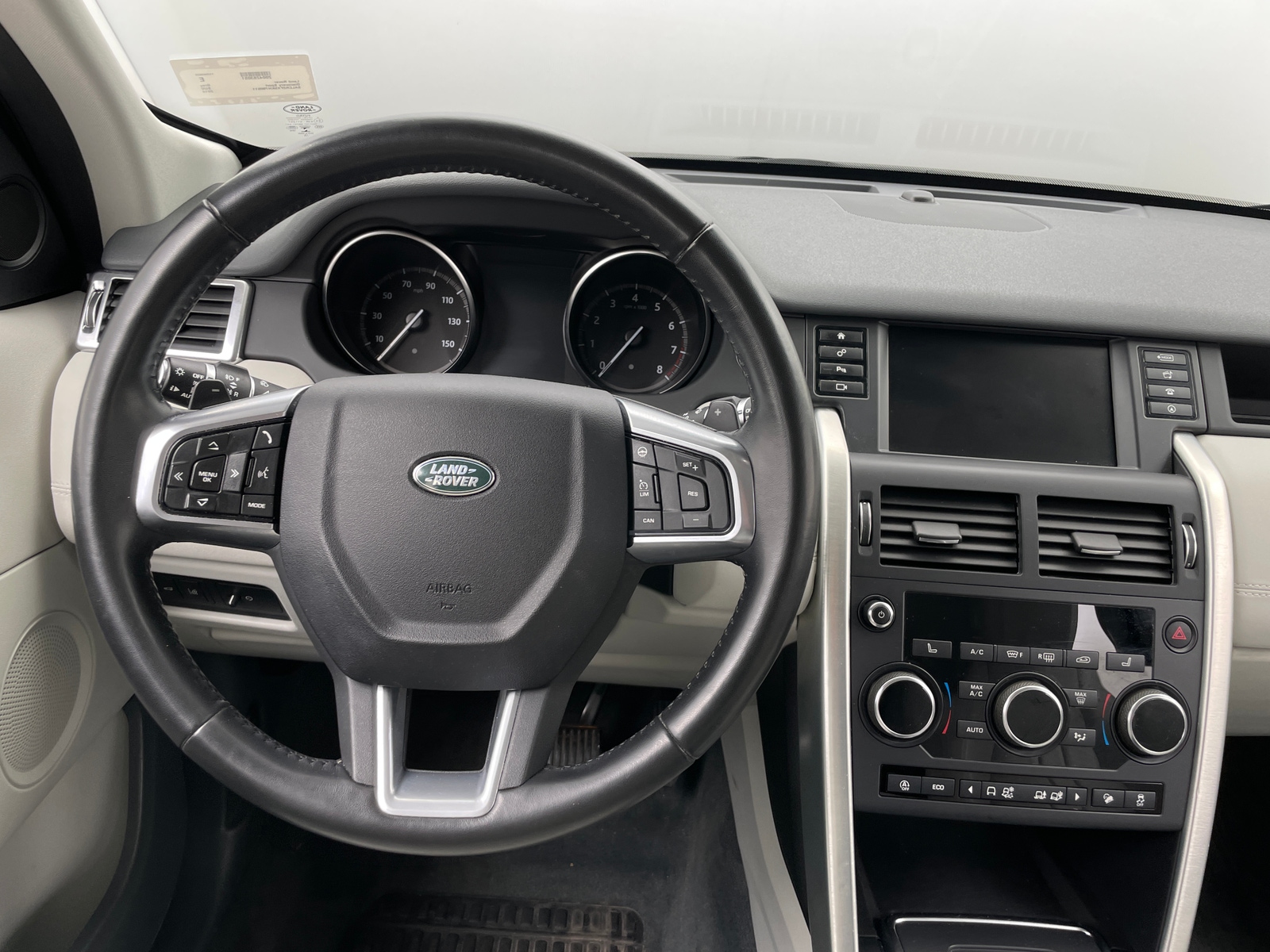 Thumbnail: 2019 Land Rover Discovery Sport - 4