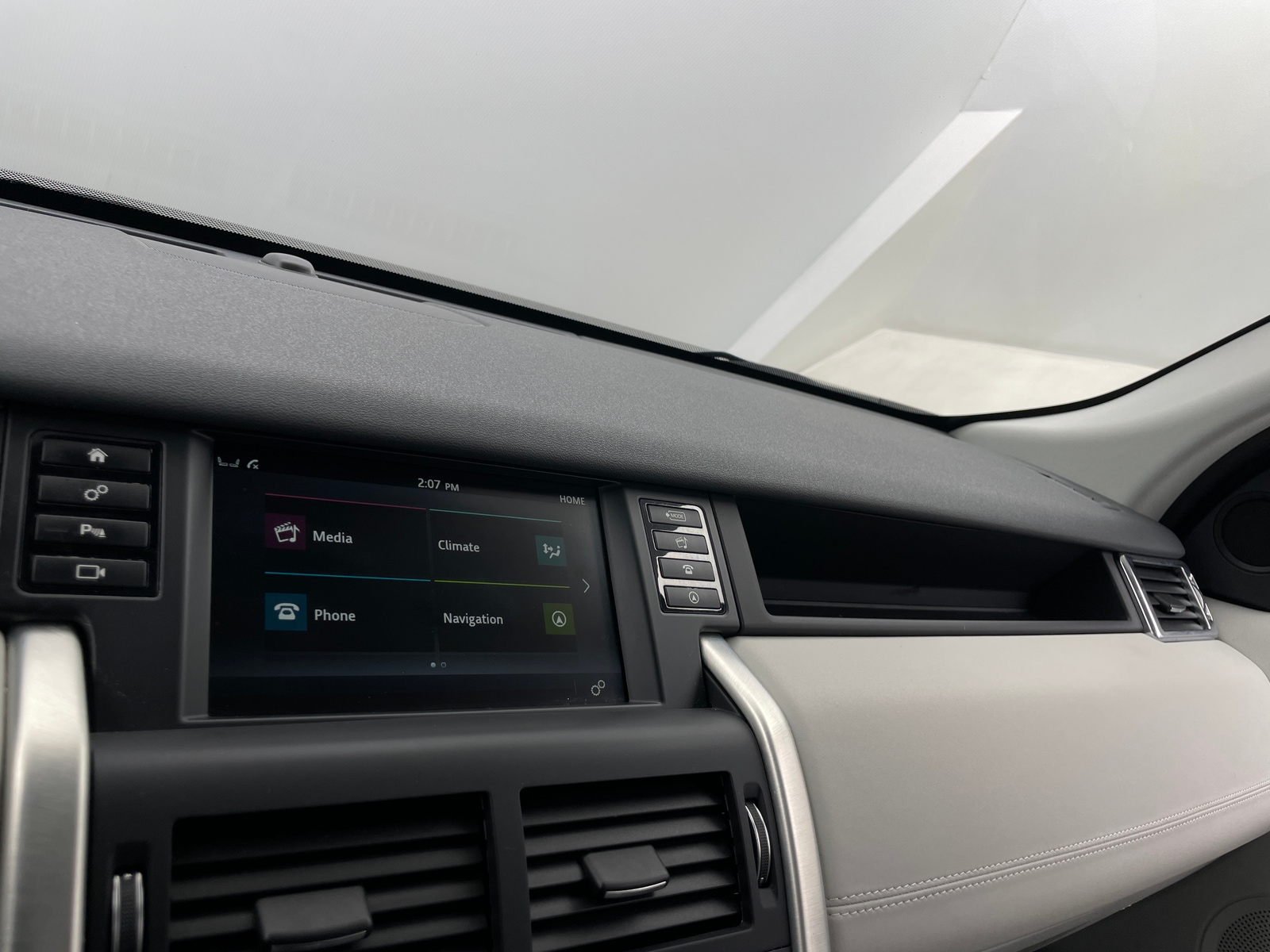 Thumbnail: 2019 Land Rover Discovery Sport - 3