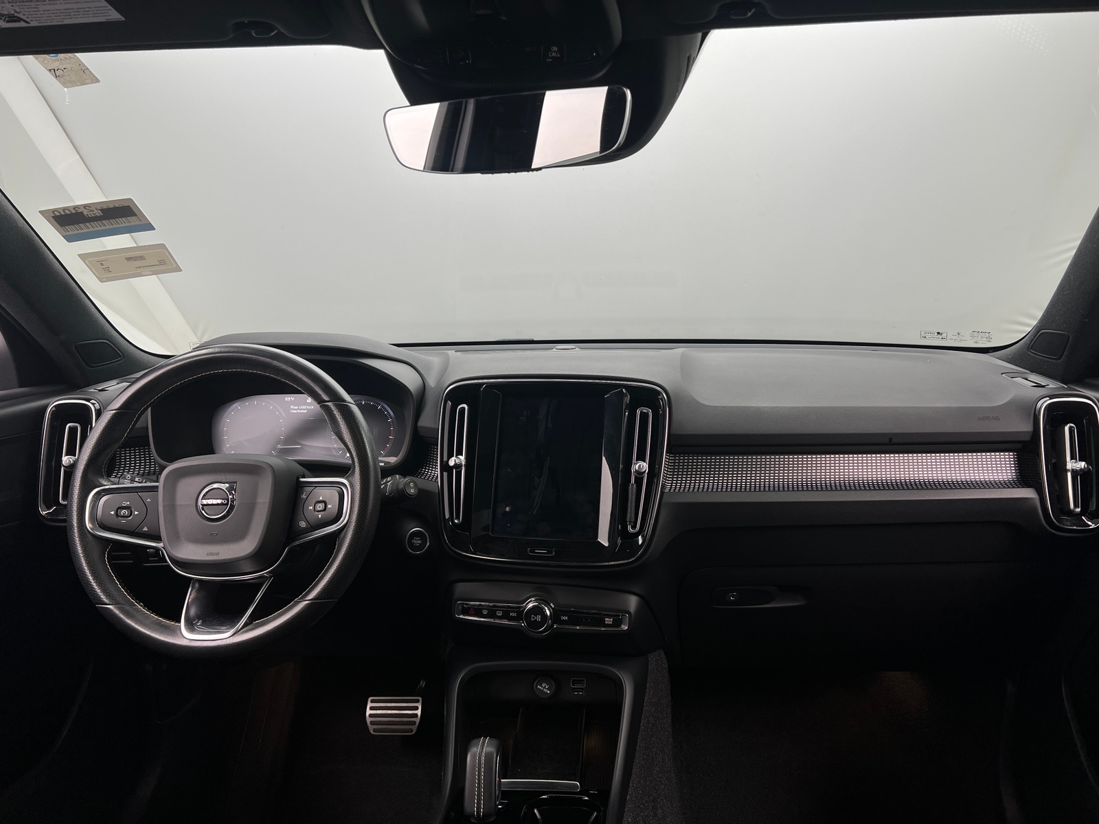 Thumbnail: 2021 Volvo XC40 - 2