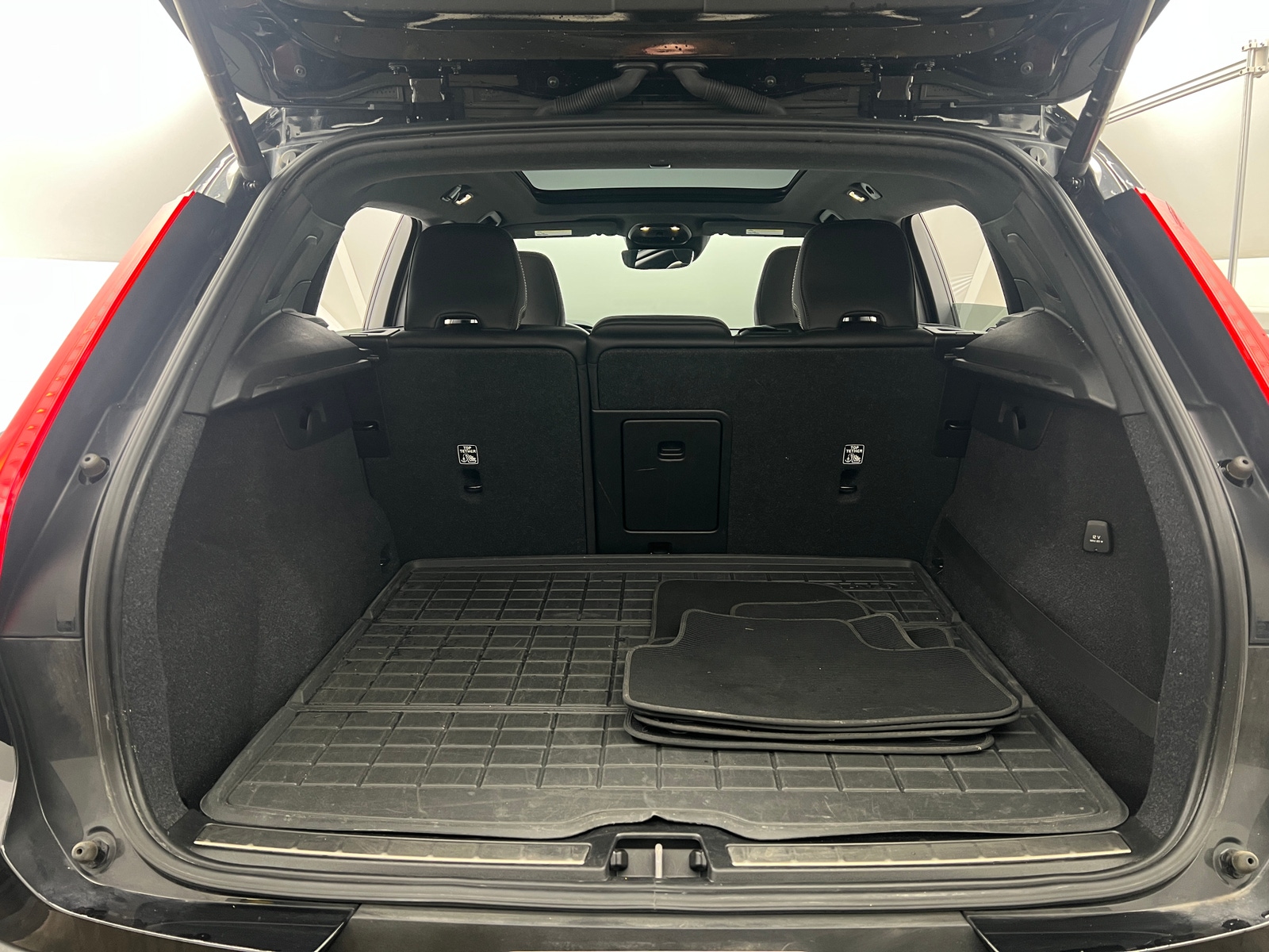 Thumbnail: 2021 Volvo XC40 - 6