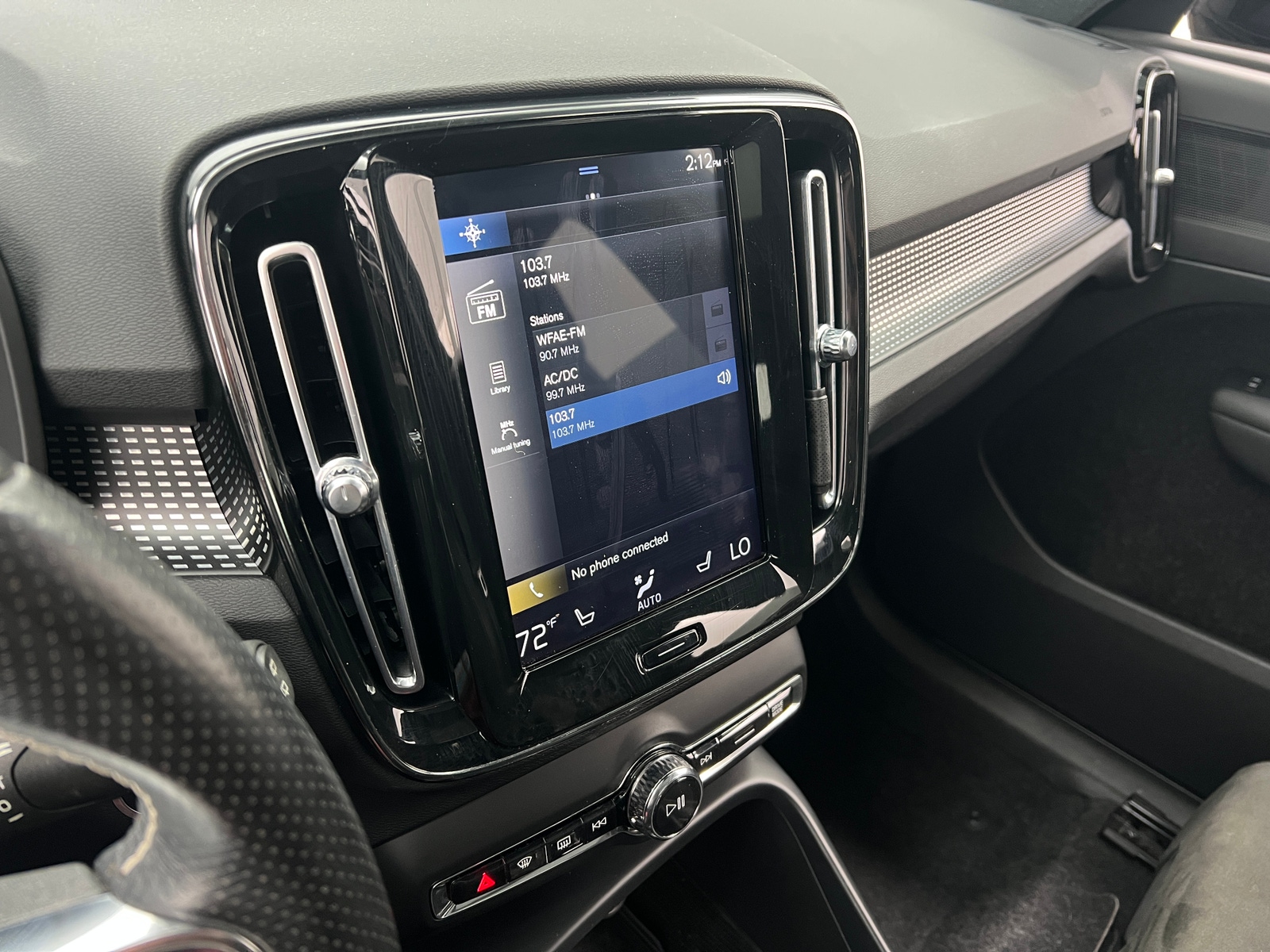 Thumbnail: 2021 Volvo XC40 - 3