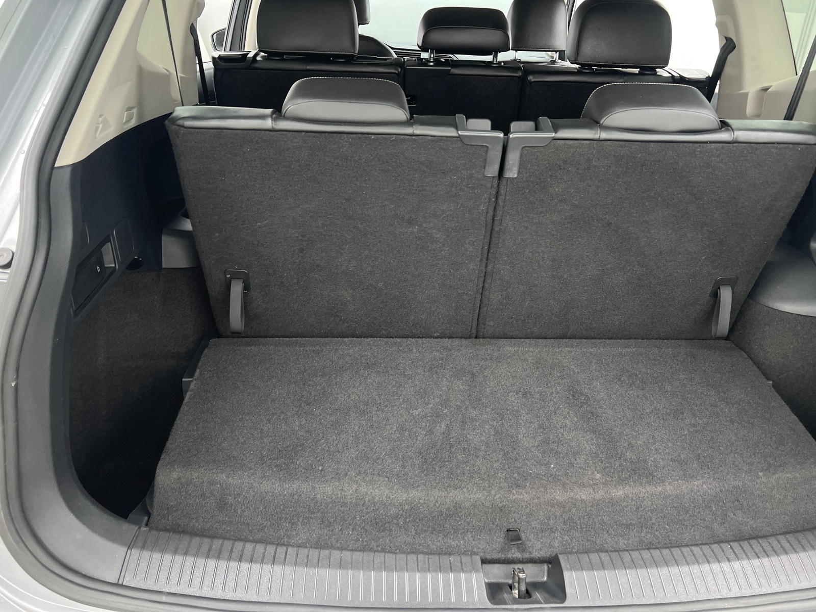 Thumbnail: 2021 Volkswagen Tiguan - 7