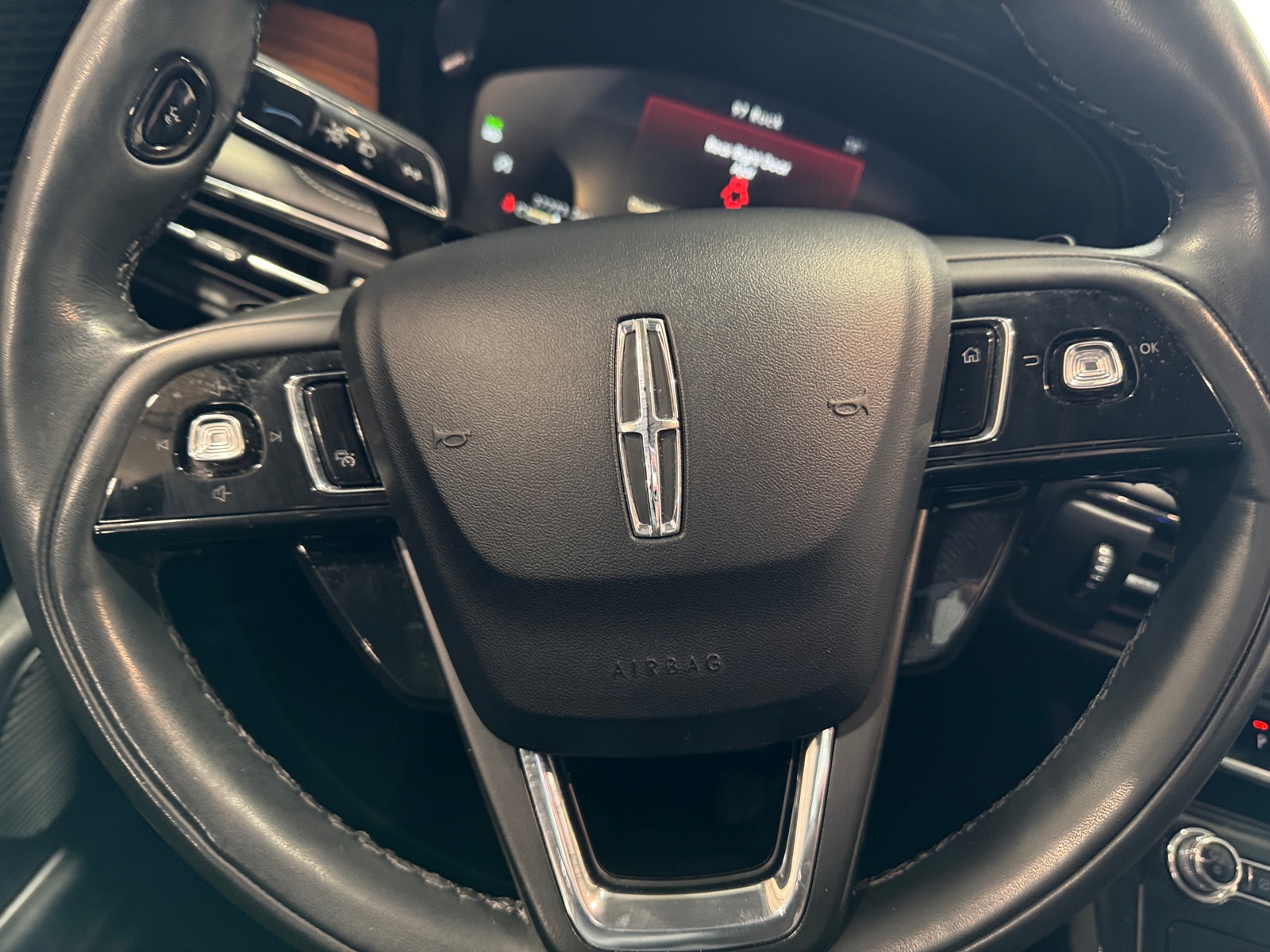 Thumbnail: 2022 Lincoln Corsair - 4