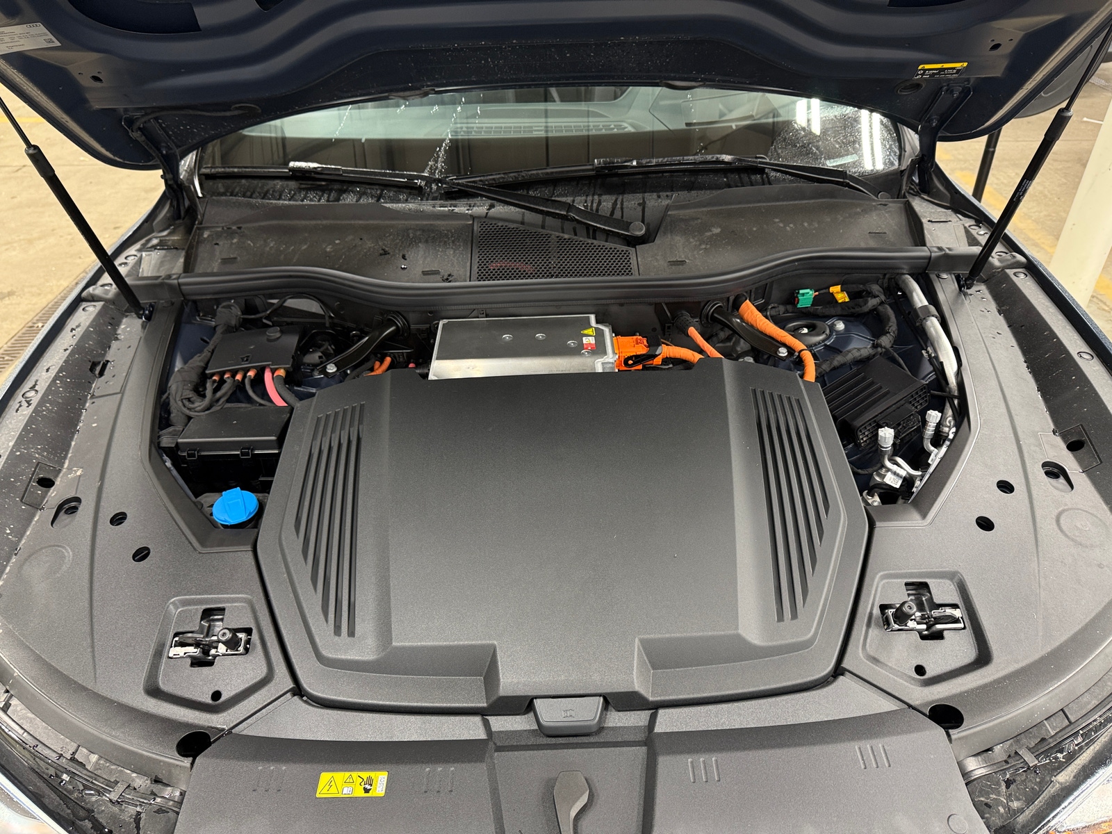 Thumbnail: 2024 Audi Q8 e-tron - 6