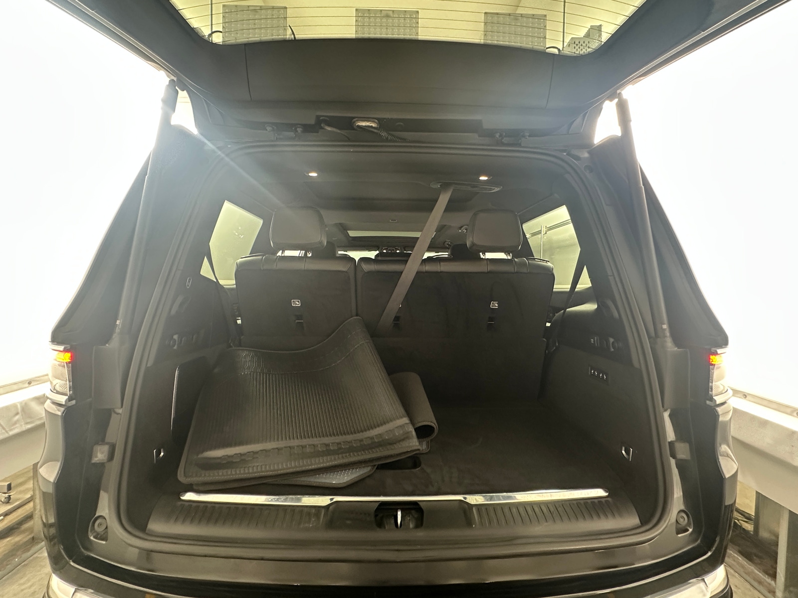 Thumbnail: 2023 Jeep Grand Wagoneer - 6