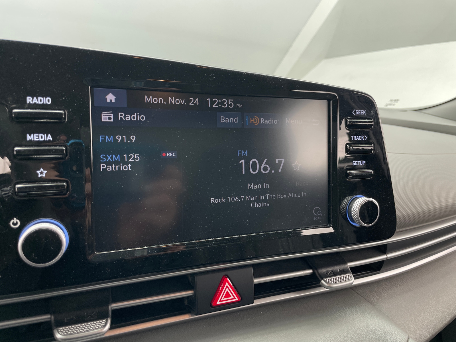 Thumbnail: 2022 Hyundai Elantra - 4