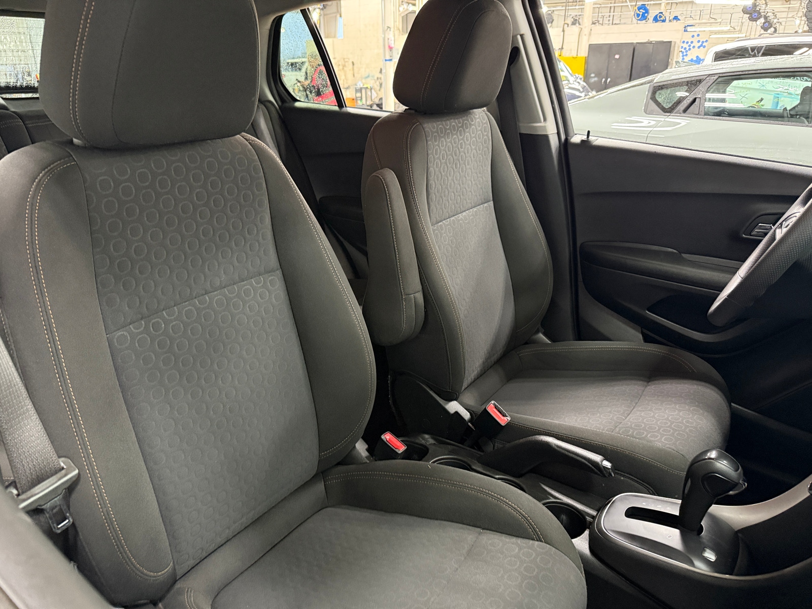 Thumbnail: 2022 Chevrolet Trax - 2