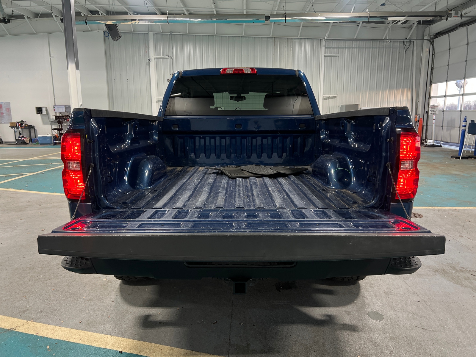 Thumbnail: 2018 Chevrolet Silverado 1500 - 7