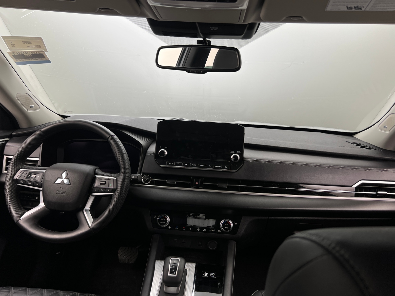 Thumbnail: 2023 Mitsubishi Outlander - 2