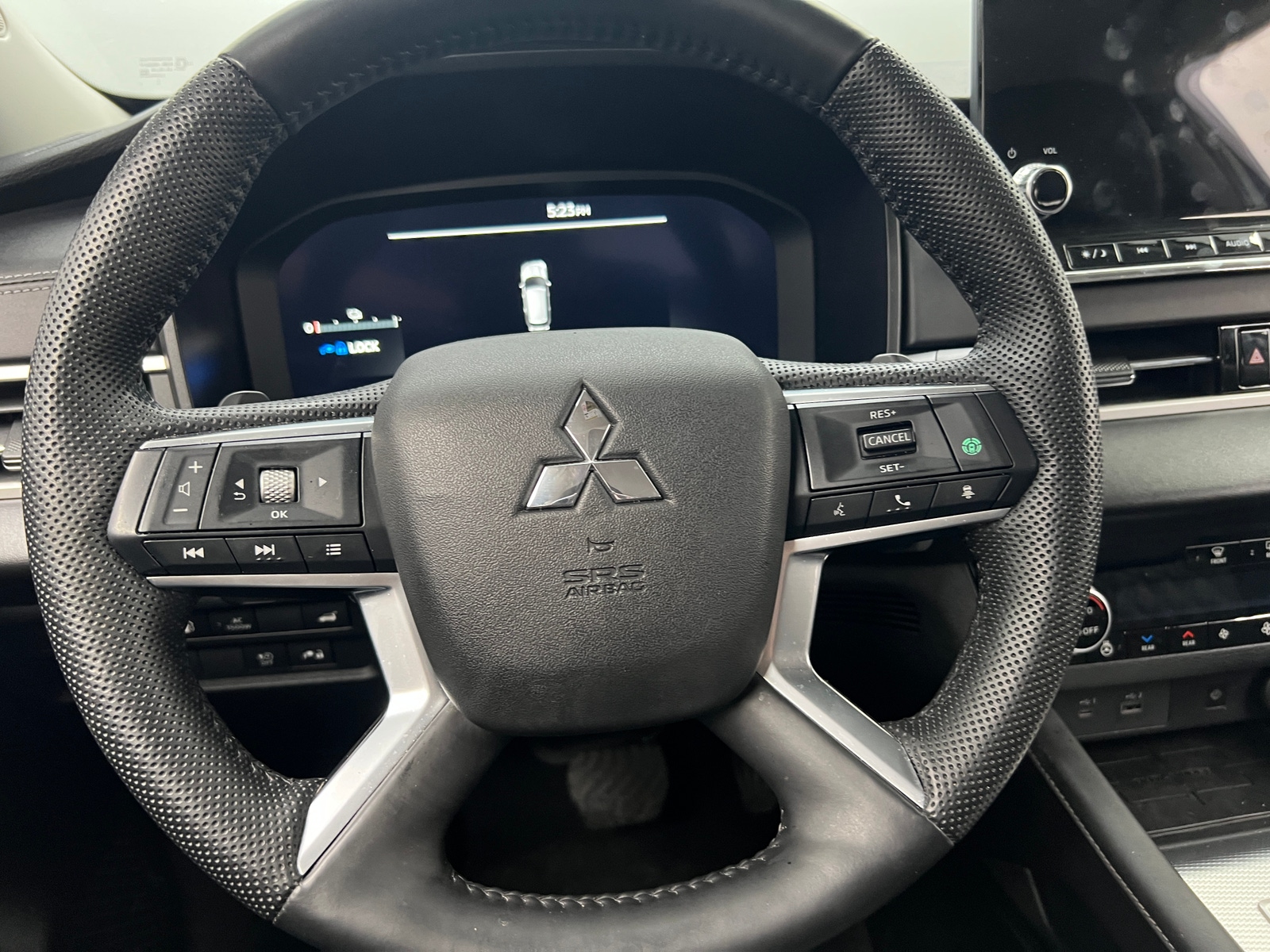 Thumbnail: 2023 Mitsubishi Outlander - 4