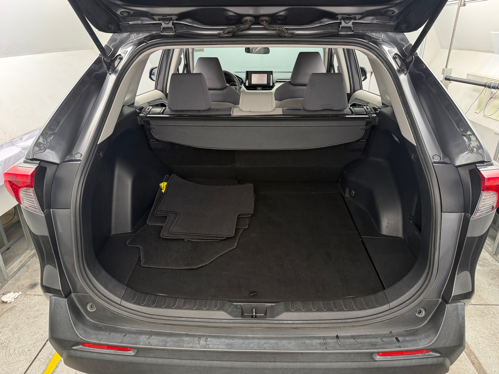 Thumbnail: 2019 Toyota RAV4 - 7