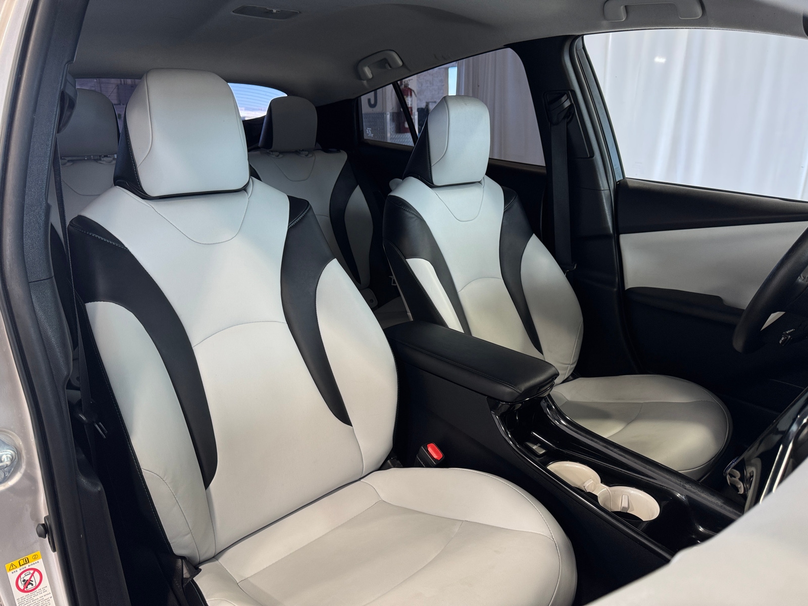 Thumbnail: 2017 Toyota Prius Prime - 2