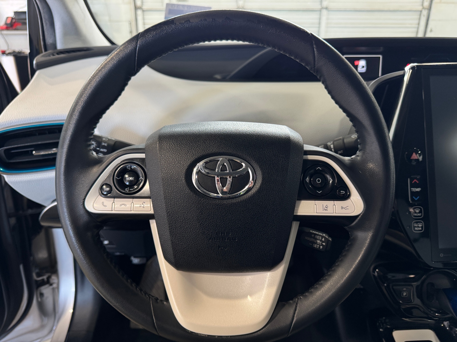 Thumbnail: 2017 Toyota Prius Prime - 5