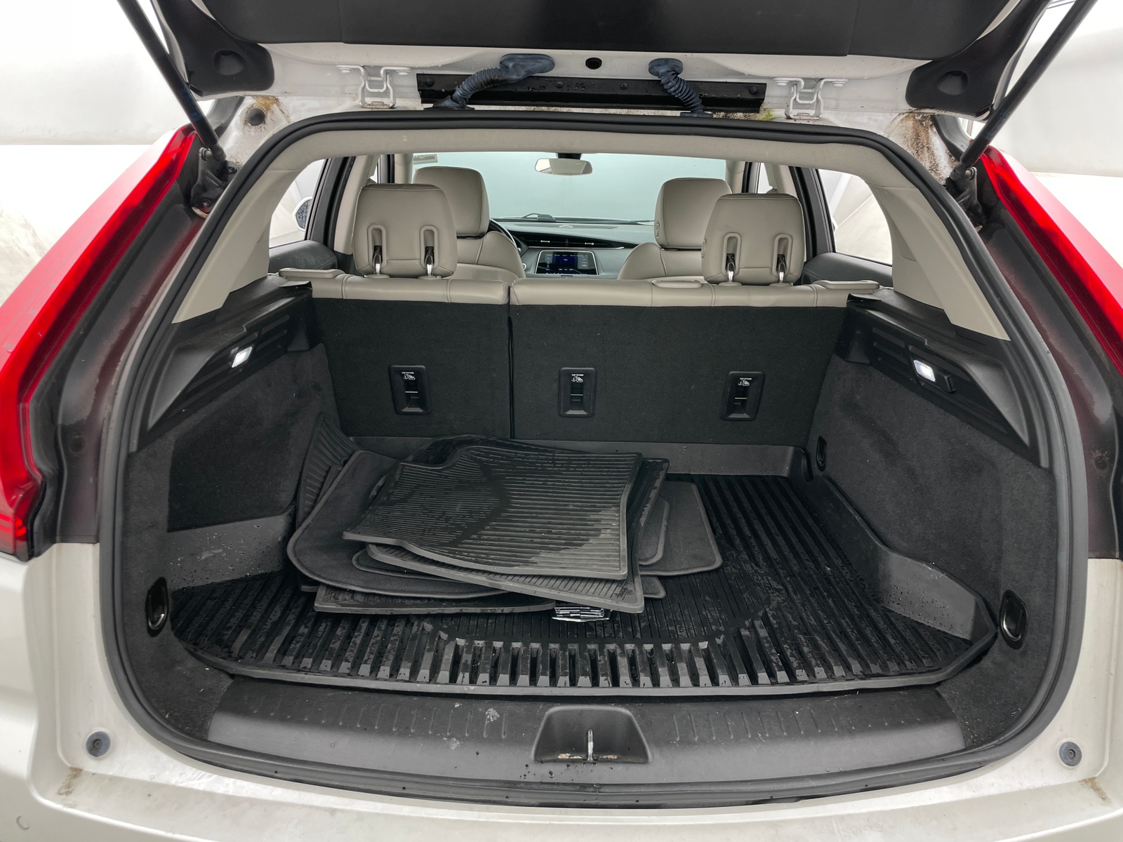 Thumbnail: 2019 Cadillac XT4 - 6