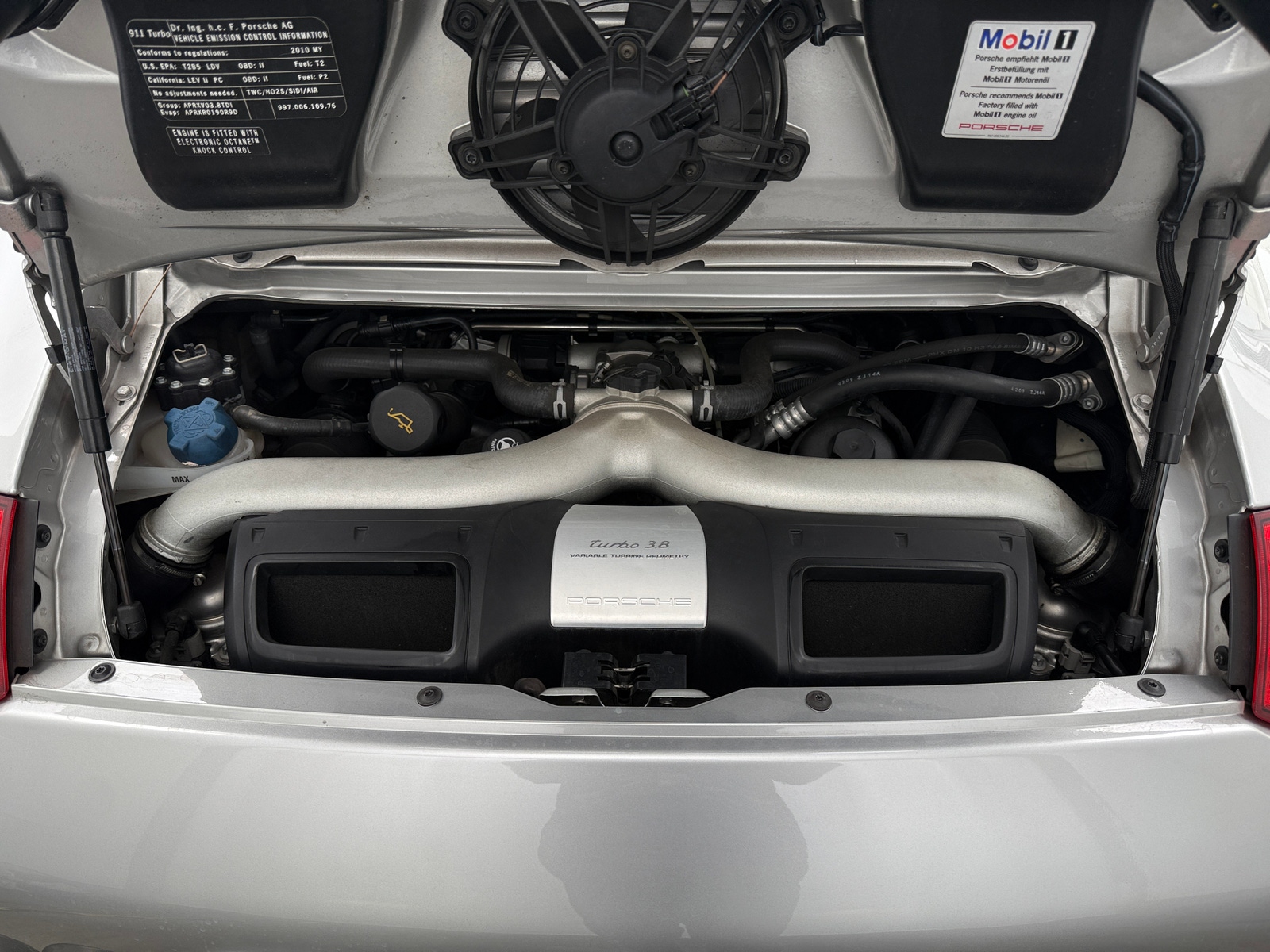 Thumbnail: 2010 Porsche 911 - 4