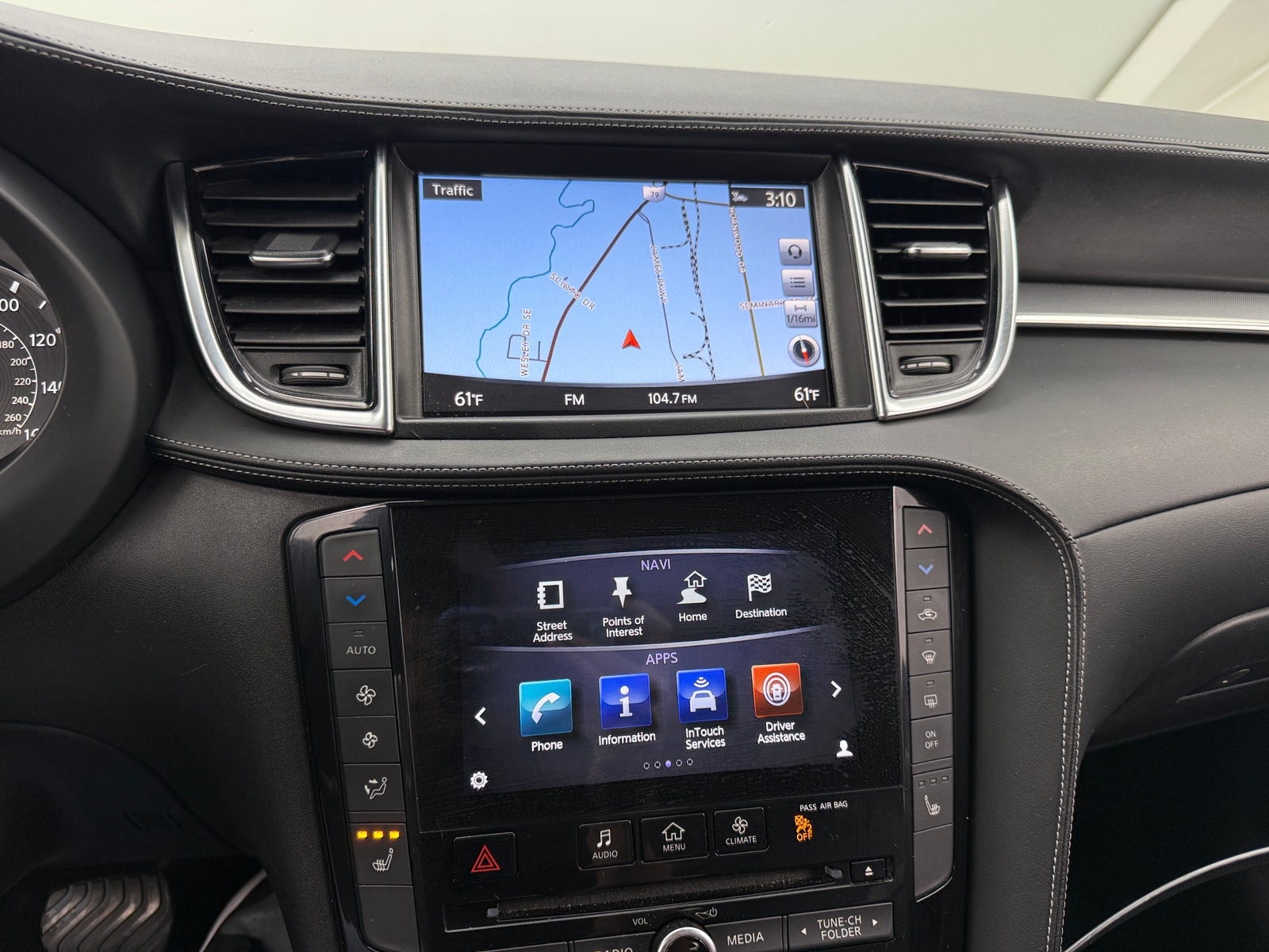 Thumbnail: 2019 INFINITI QX50 - 3