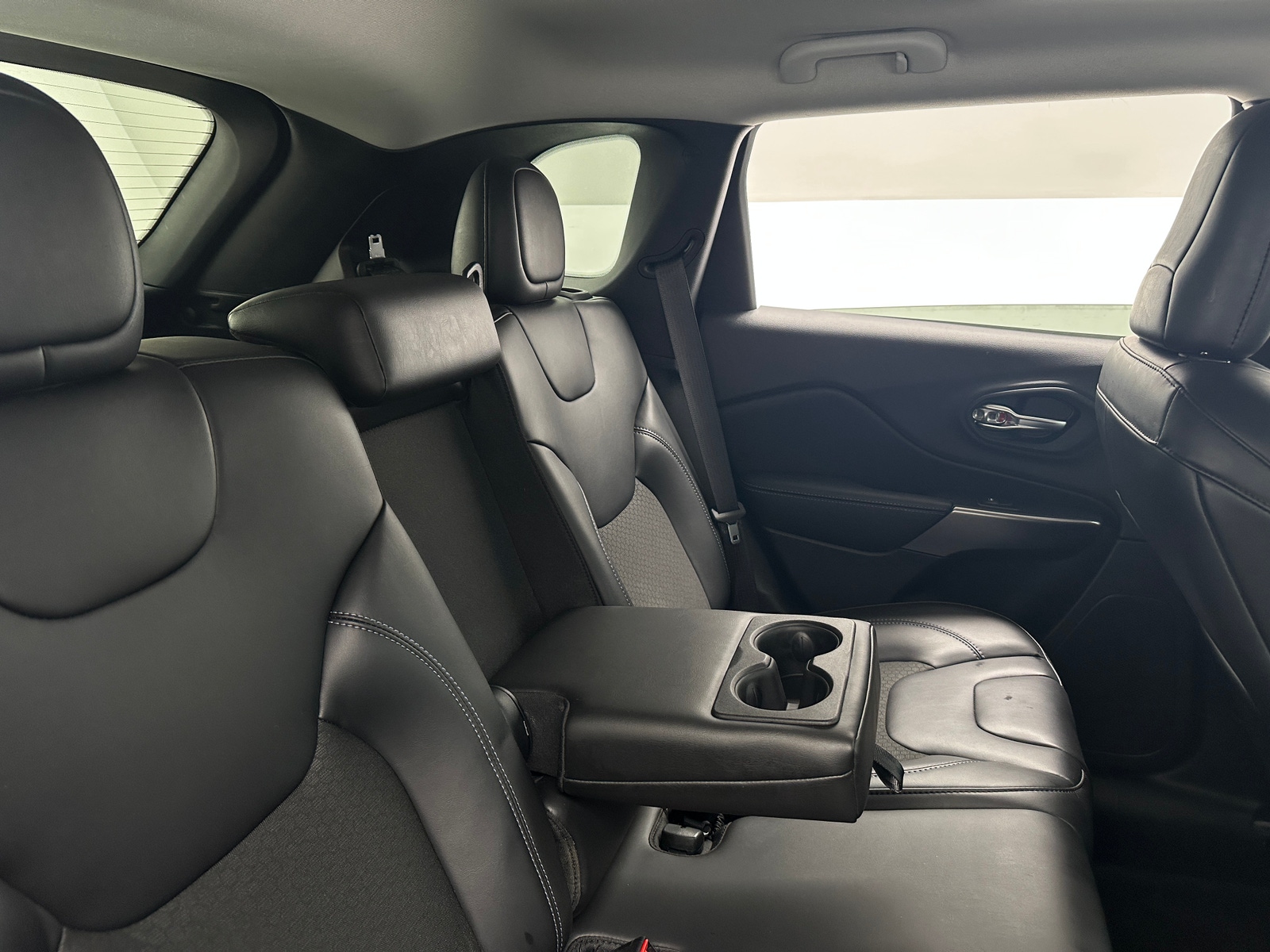 Thumbnail: 2020 Jeep Cherokee - 6