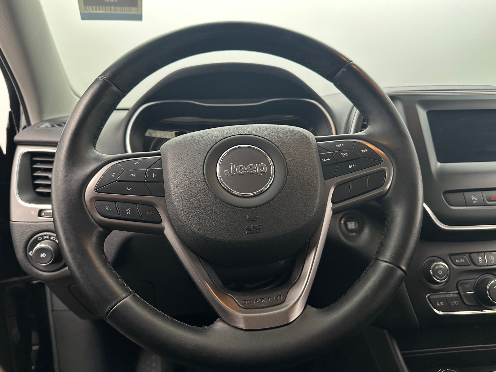 Thumbnail: 2020 Jeep Cherokee - 5