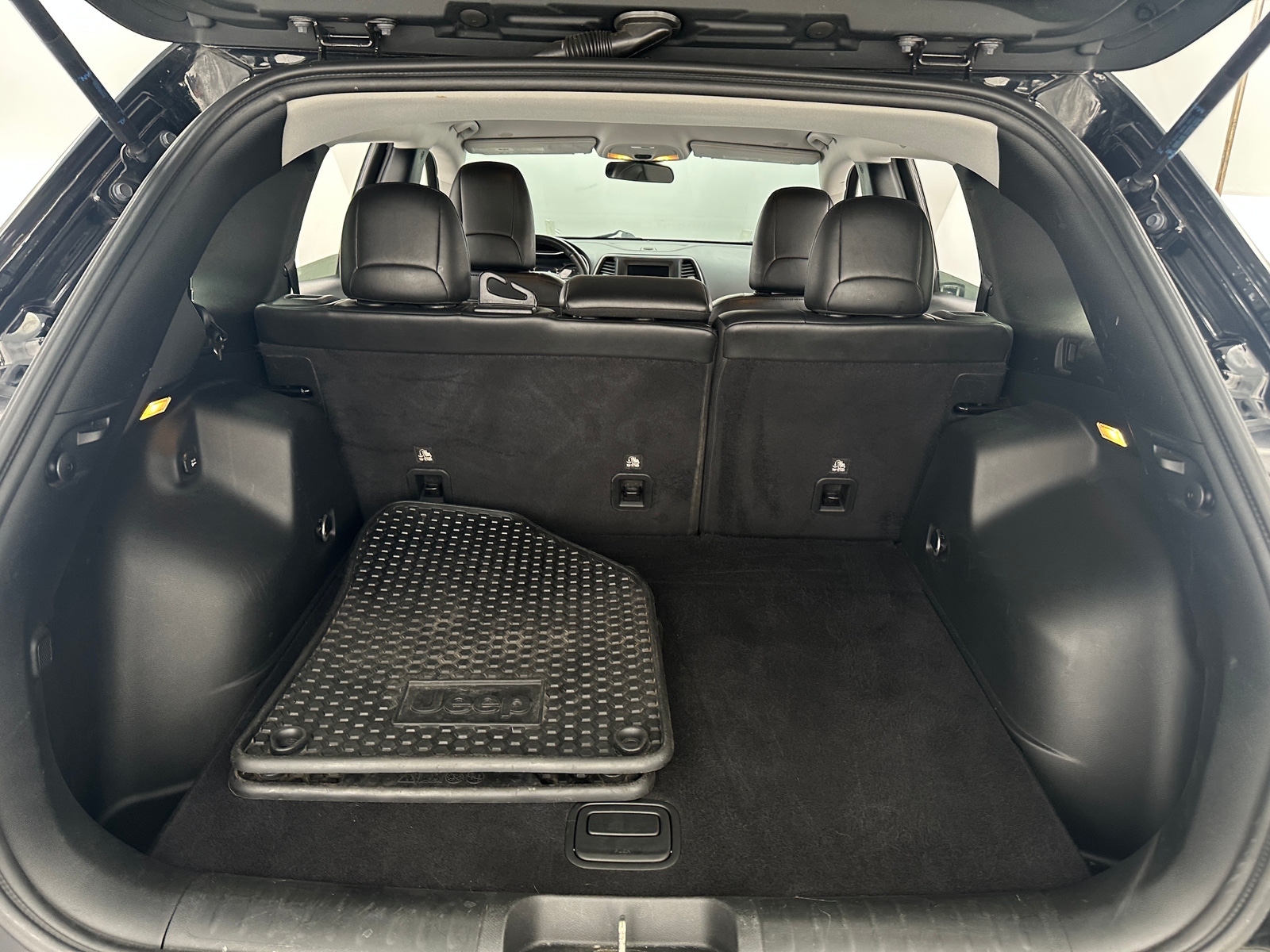 Thumbnail: 2020 Jeep Cherokee - 7